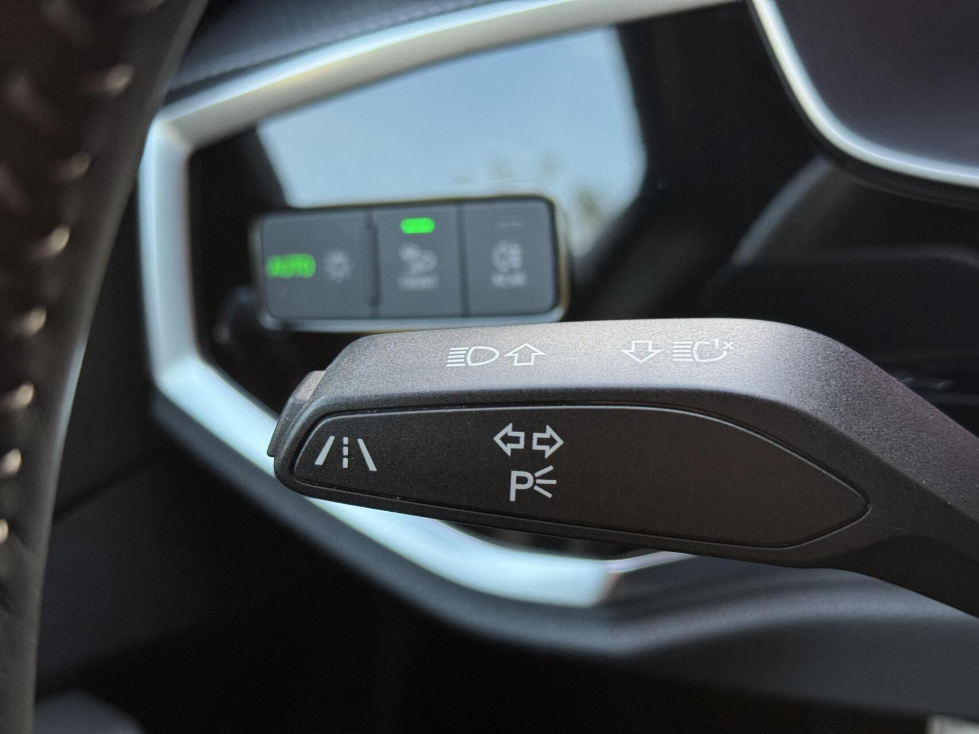 Audi Q3 40 TFSI quattro S Line Automaat | Leren bekleding | Stoelverwarming | Climate control | Cruise control | Lane assist & dode hoek detectie | Trekhaak elektrisch uitklapbaar | Parkeersensoren achter 47899966-11.jpg | Timcars.nl