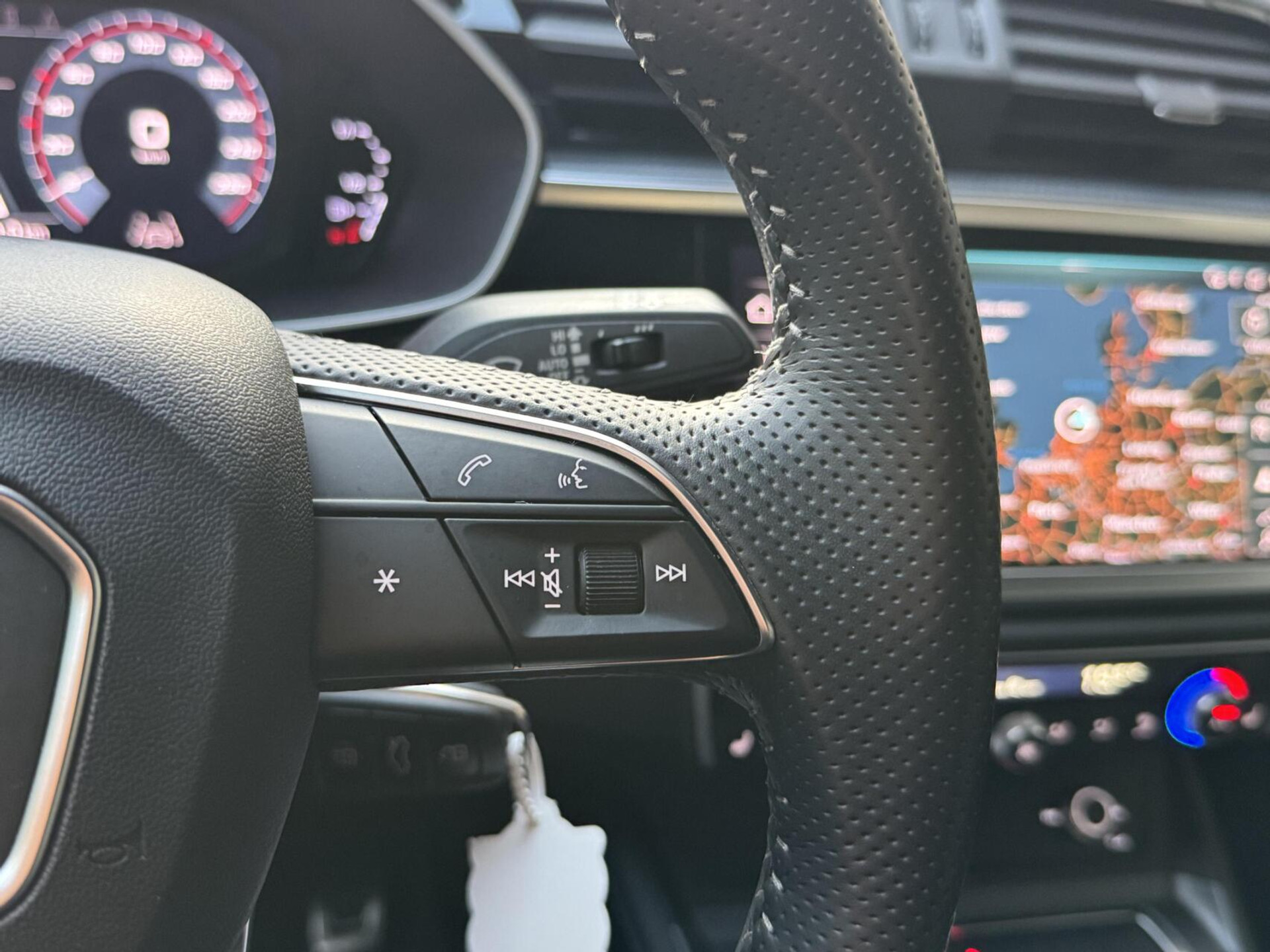 Audi Q3 40 TFSI quattro S Line Automaat | Leren bekleding | Stoelverwarming | Climate control | Cruise control | Lane assist & dode hoek detectie | Trekhaak elektrisch uitklapbaar | Parkeersensoren achter 47899966-12.jpg | Timcars.nl