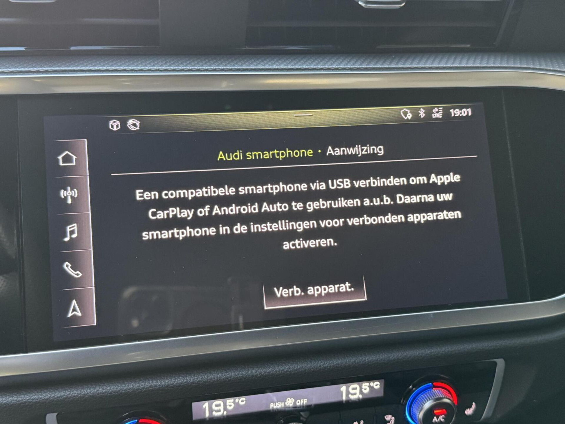Audi Q3 40 TFSI quattro S Line Automaat | Leren bekleding | Stoelverwarming | Climate control | Cruise control | Lane assist & dode hoek detectie | Trekhaak elektrisch uitklapbaar | Parkeersensoren achter 47899966-21.jpg | Timcars.nl