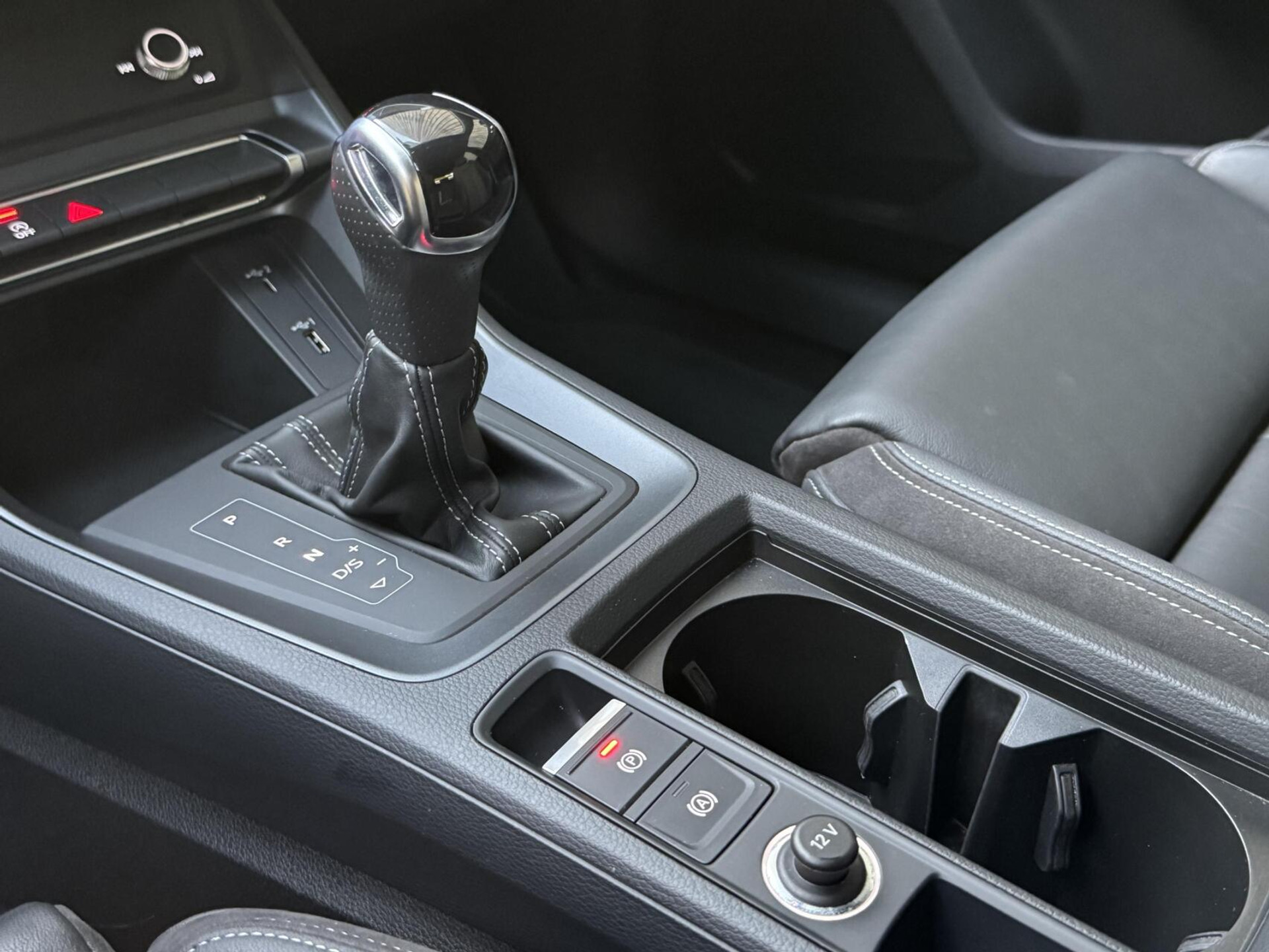 Audi Q3 40 TFSI quattro S Line Automaat | Leren bekleding | Stoelverwarming | Climate control | Cruise control | Lane assist & dode hoek detectie | Trekhaak elektrisch uitklapbaar | Parkeersensoren achter 47899966-28.jpg | Timcars.nl