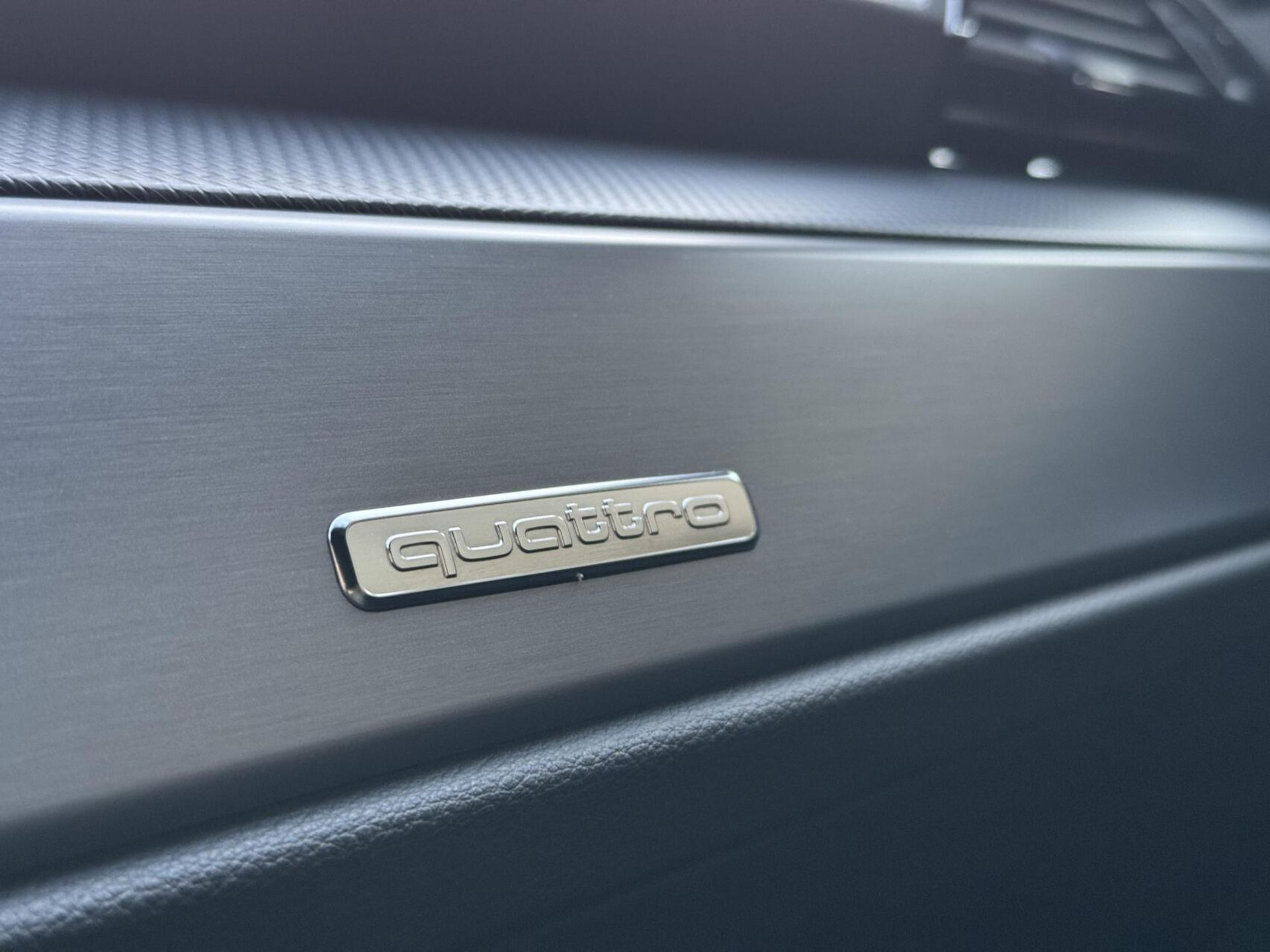 Audi Q3 40 TFSI quattro S Line Automaat | Leren bekleding | Stoelverwarming | Climate control | Cruise control | Lane assist & dode hoek detectie | Trekhaak elektrisch uitklapbaar | Parkeersensoren achter 47899966-29.jpg | Timcars.nl