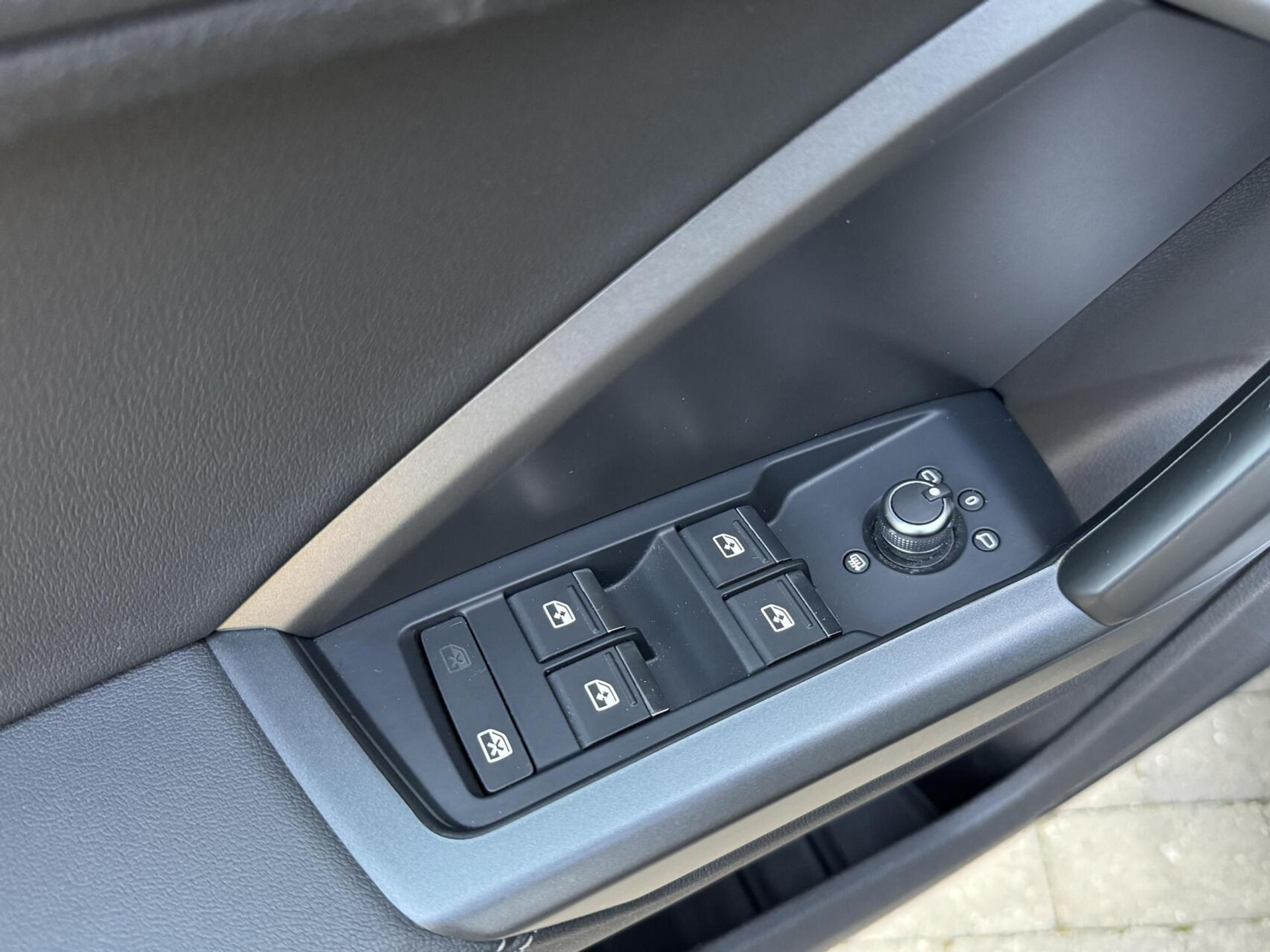 Audi Q3 40 TFSI quattro S Line Automaat | Leren bekleding | Stoelverwarming | Climate control | Cruise control | Lane assist & dode hoek detectie | Trekhaak elektrisch uitklapbaar | Parkeersensoren achter 47899966-3.jpg | Timcars.nl