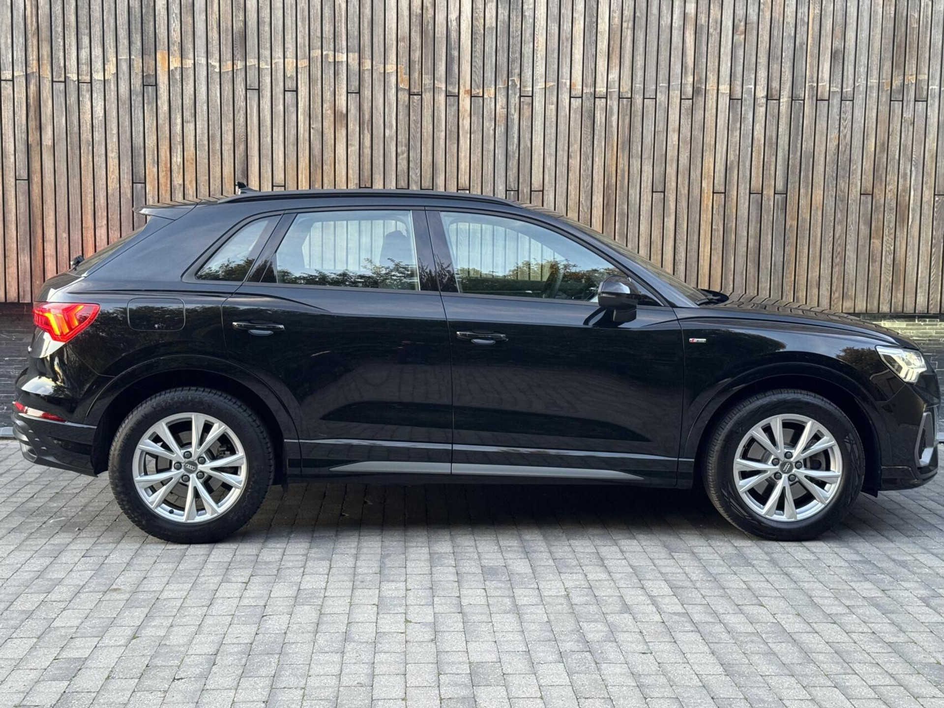 Audi Q3 40 TFSI quattro S Line Automaat | Leren bekleding | Stoelverwarming | Climate control | Cruise control | Lane assist & dode hoek detectie | Trekhaak elektrisch uitklapbaar | Parkeersensoren achter 47899966-32.jpg | Timcars.nl