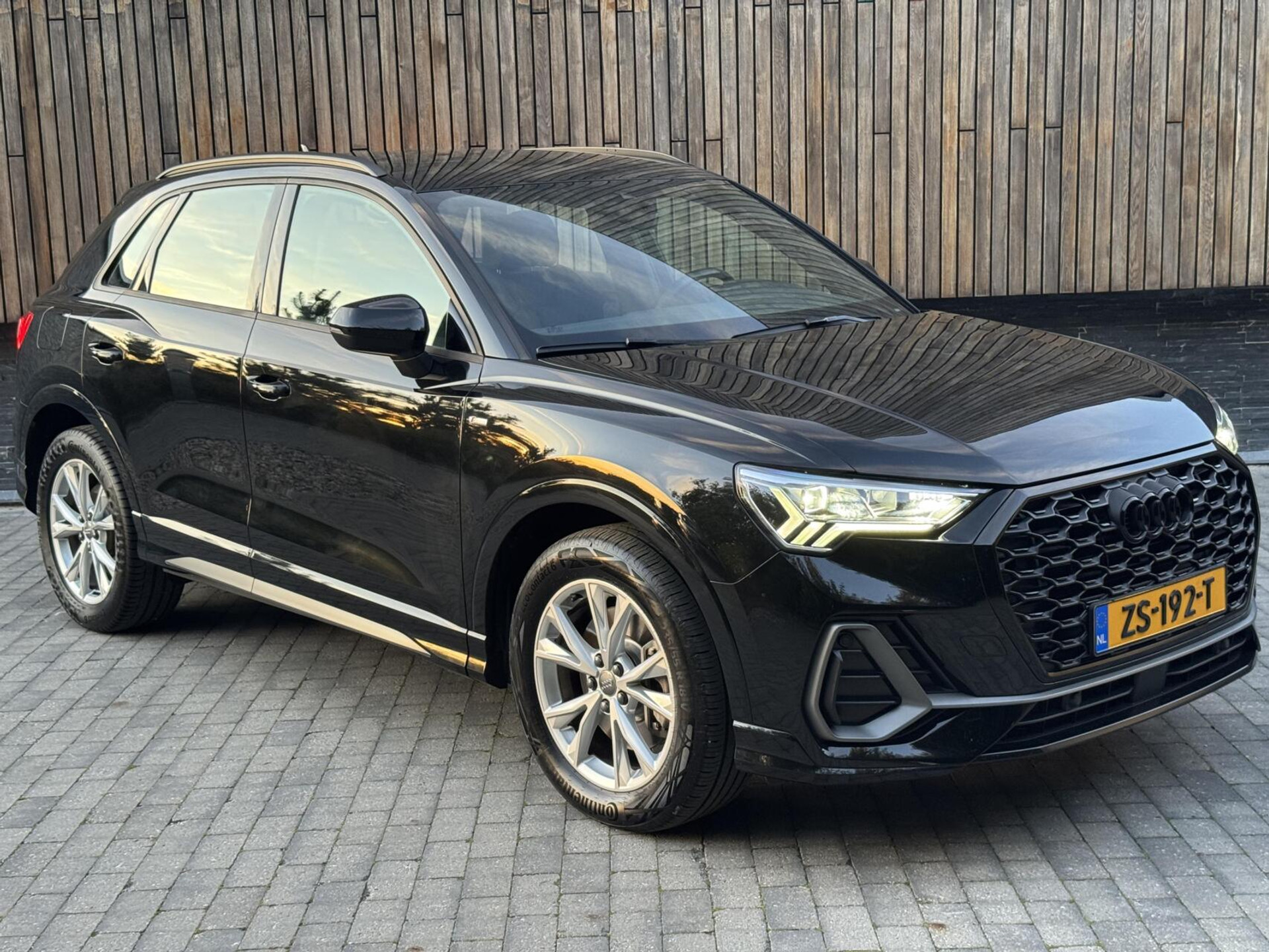 Audi Q3 40 TFSI quattro S Line Automaat | Leren bekleding | Stoelverwarming | Climate control | Cruise control | Lane assist & dode hoek detectie | Trekhaak elektrisch uitklapbaar | Parkeersensoren achter 47899966-33.jpg | Timcars.nl