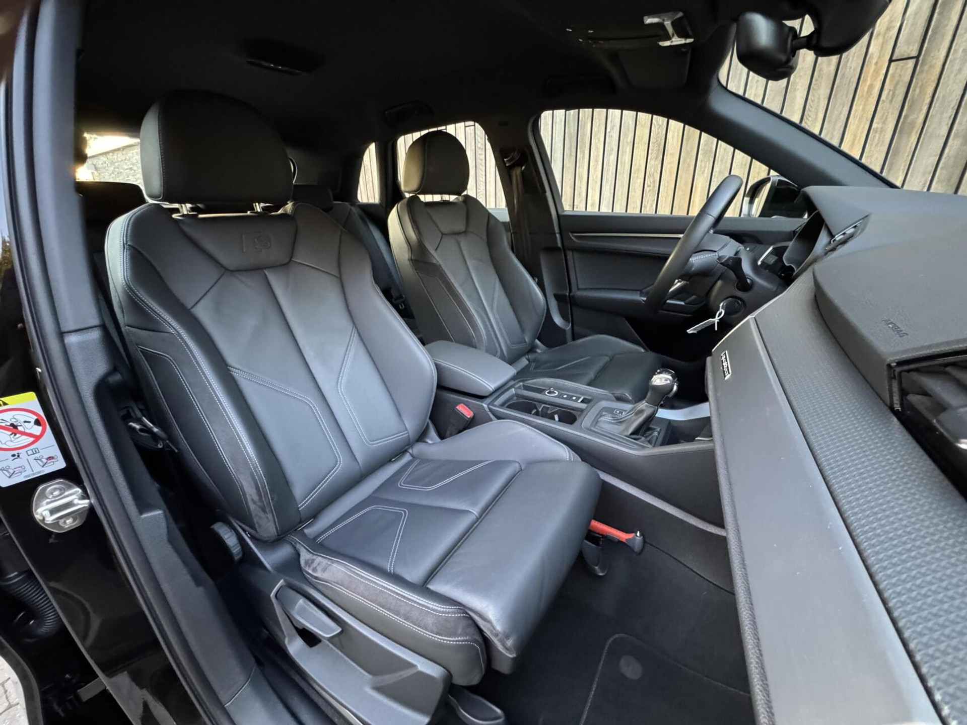 Audi Q3 40 TFSI quattro S Line Automaat | Leren bekleding | Stoelverwarming | Climate control | Cruise control | Lane assist & dode hoek detectie | Trekhaak elektrisch uitklapbaar | Parkeersensoren achter 47899966-36.jpg | Timcars.nl