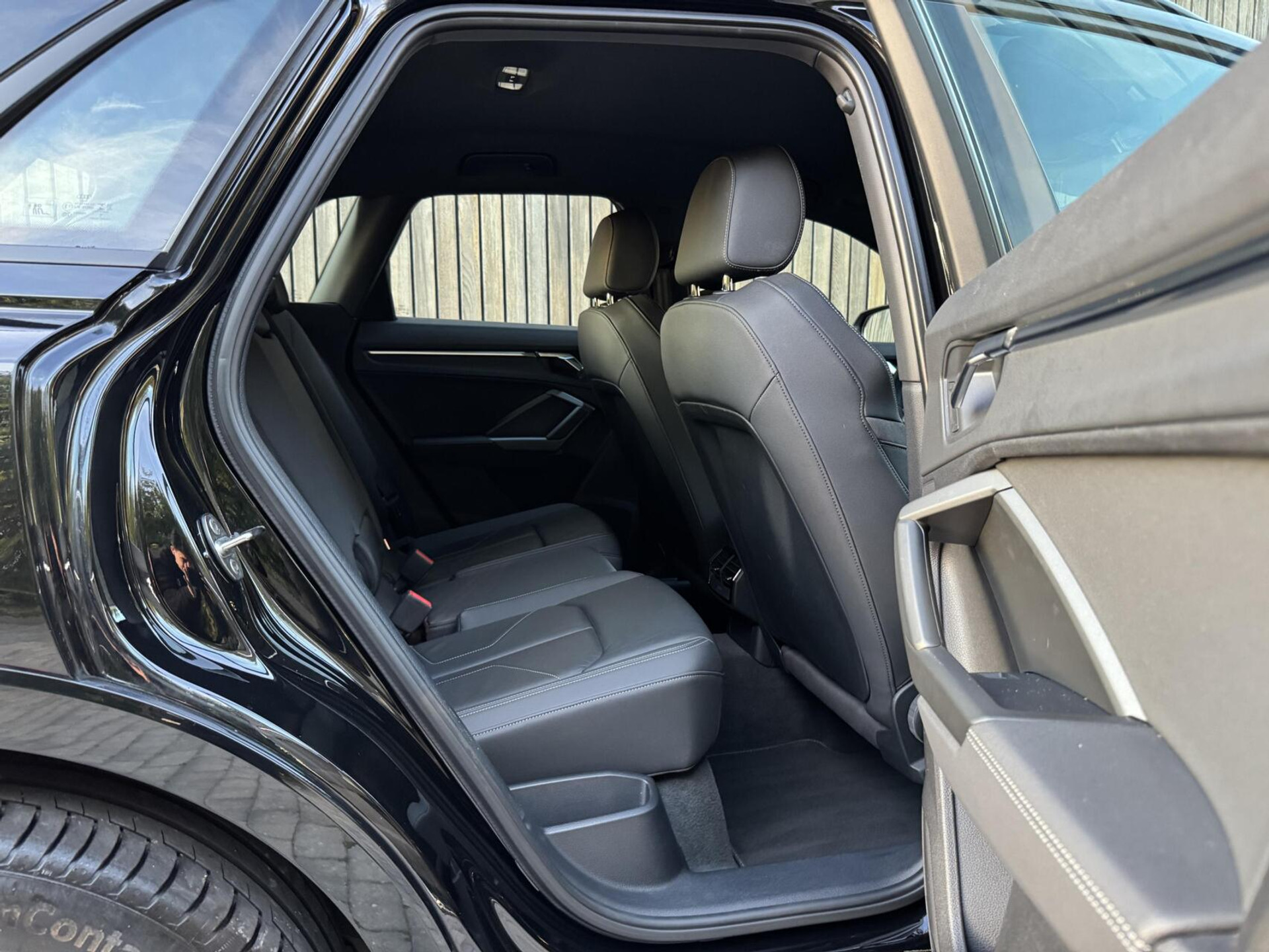 Audi Q3 40 TFSI quattro S Line Automaat | Leren bekleding | Stoelverwarming | Climate control | Cruise control | Lane assist & dode hoek detectie | Trekhaak elektrisch uitklapbaar | Parkeersensoren achter 47899966-37.jpg | Timcars.nl