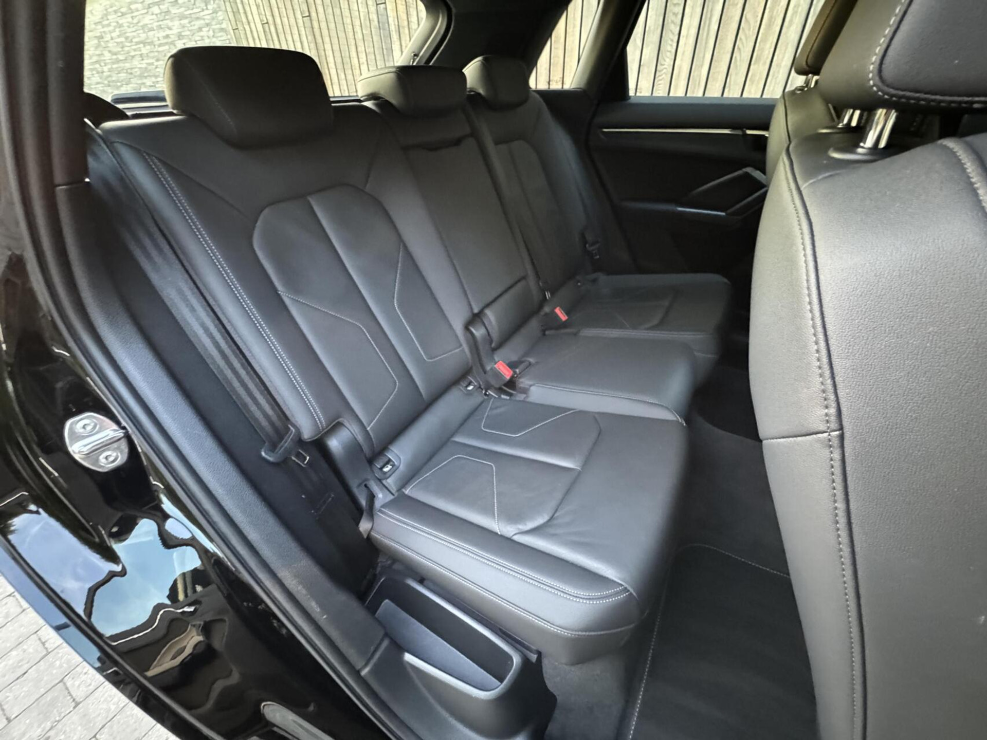 Audi Q3 40 TFSI quattro S Line Automaat | Leren bekleding | Stoelverwarming | Climate control | Cruise control | Lane assist & dode hoek detectie | Trekhaak elektrisch uitklapbaar | Parkeersensoren achter 47899966-38.jpg | Timcars.nl