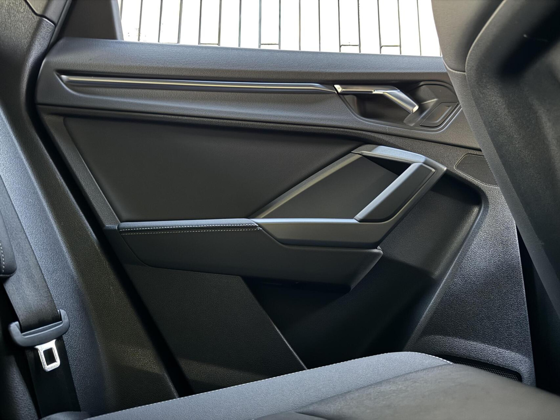 Audi Q3 40 TFSI quattro S Line Automaat | Leren bekleding | Stoelverwarming | Climate control | Cruise control | Lane assist & dode hoek detectie | Trekhaak elektrisch uitklapbaar | Parkeersensoren achter 47899966-39.jpg | Timcars.nl