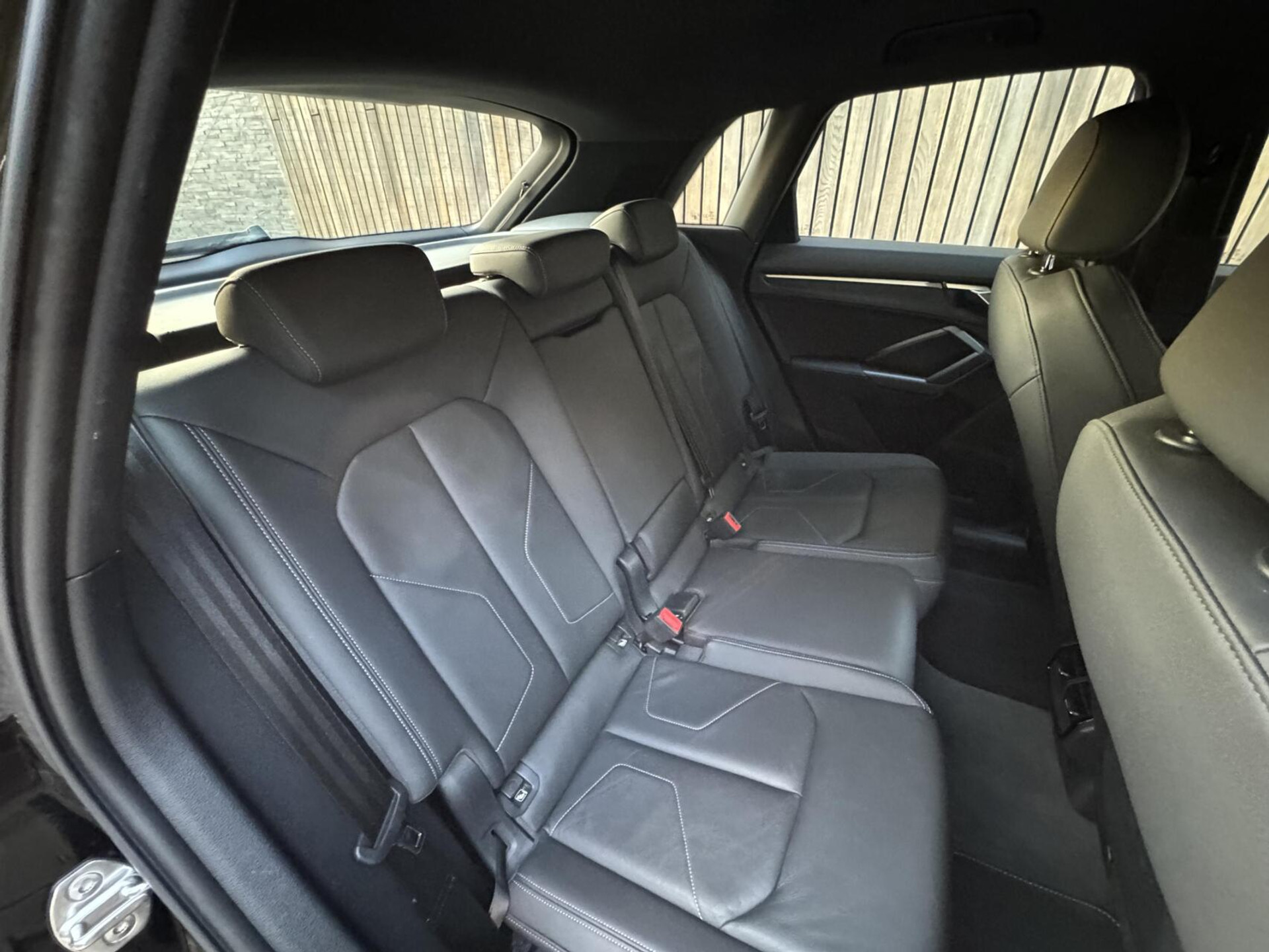 Audi Q3 40 TFSI quattro S Line Automaat | Leren bekleding | Stoelverwarming | Climate control | Cruise control | Lane assist & dode hoek detectie | Trekhaak elektrisch uitklapbaar | Parkeersensoren achter 47899966-40.jpg | Timcars.nl