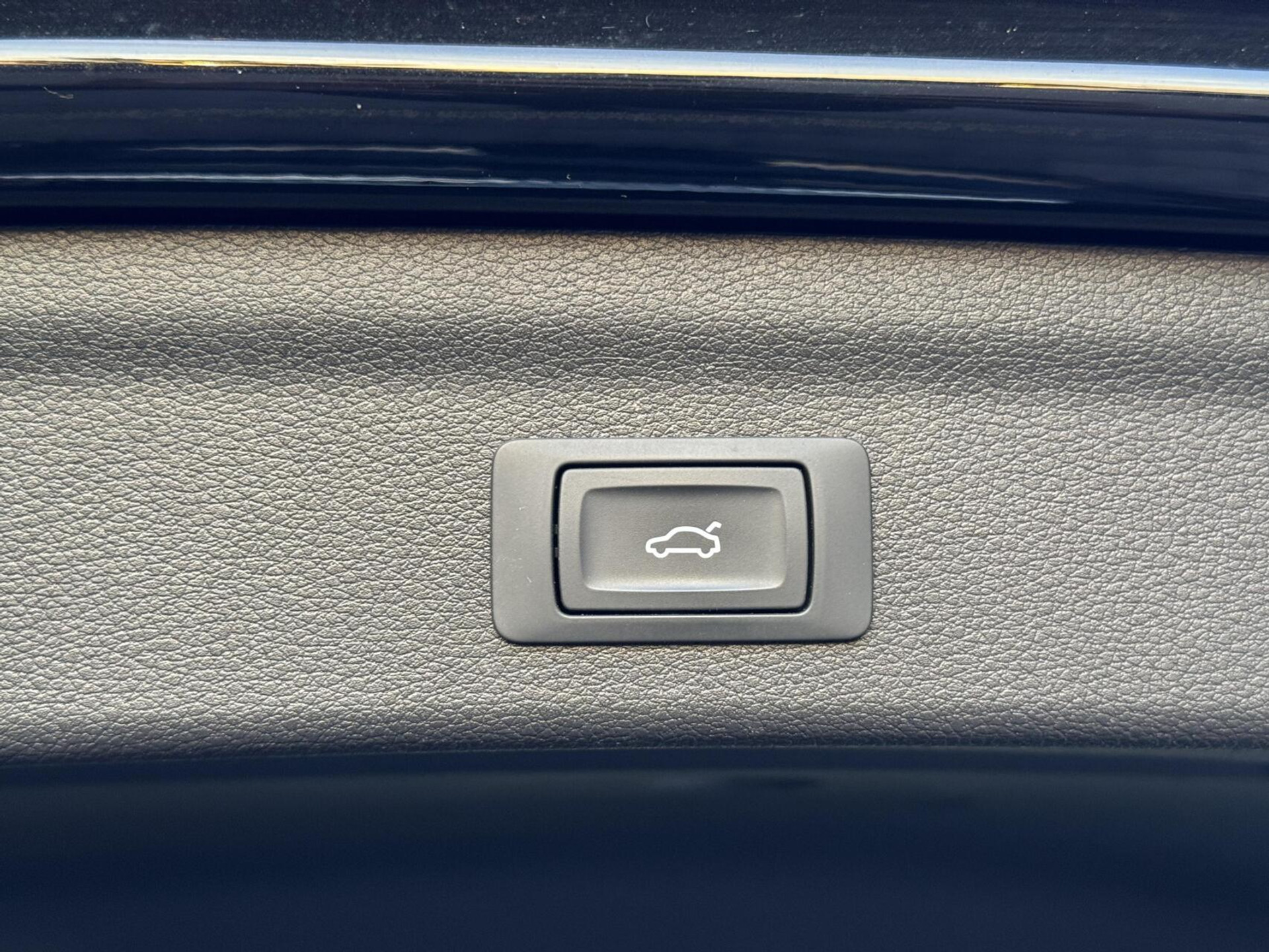 Audi Q3 40 TFSI quattro S Line Automaat | Leren bekleding | Stoelverwarming | Climate control | Cruise control | Lane assist & dode hoek detectie | Trekhaak elektrisch uitklapbaar | Parkeersensoren achter 47899966-43.jpg | Timcars.nl