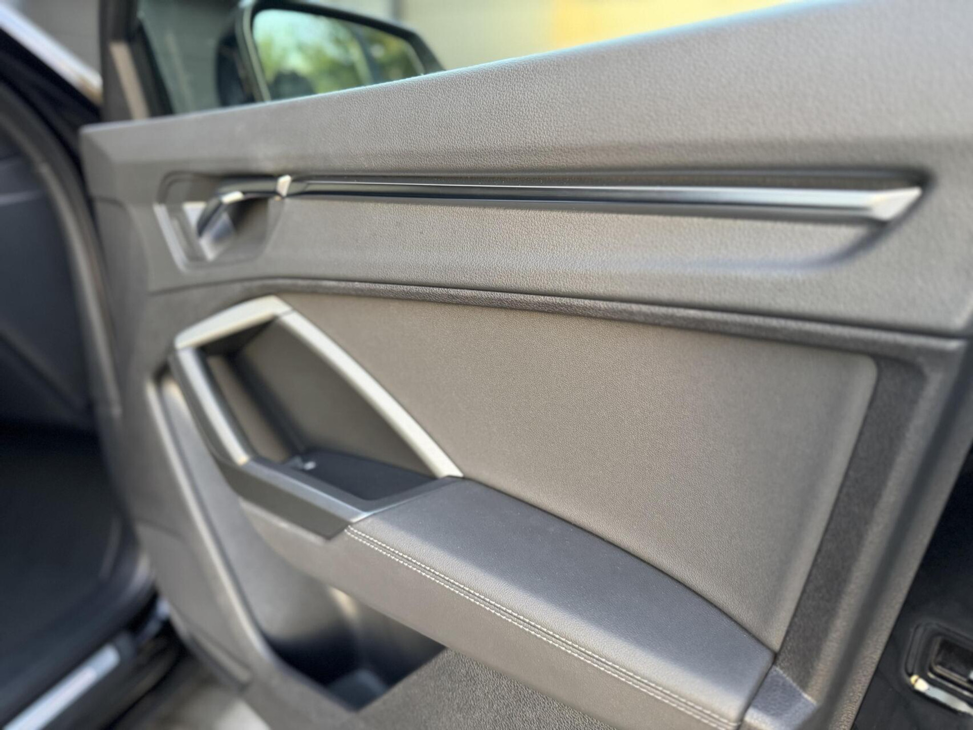 Audi Q3 40 TFSI quattro S Line Automaat | Leren bekleding | Stoelverwarming | Climate control | Cruise control | Lane assist & dode hoek detectie | Trekhaak elektrisch uitklapbaar | Parkeersensoren achter 47899966-50.jpg | Timcars.nl