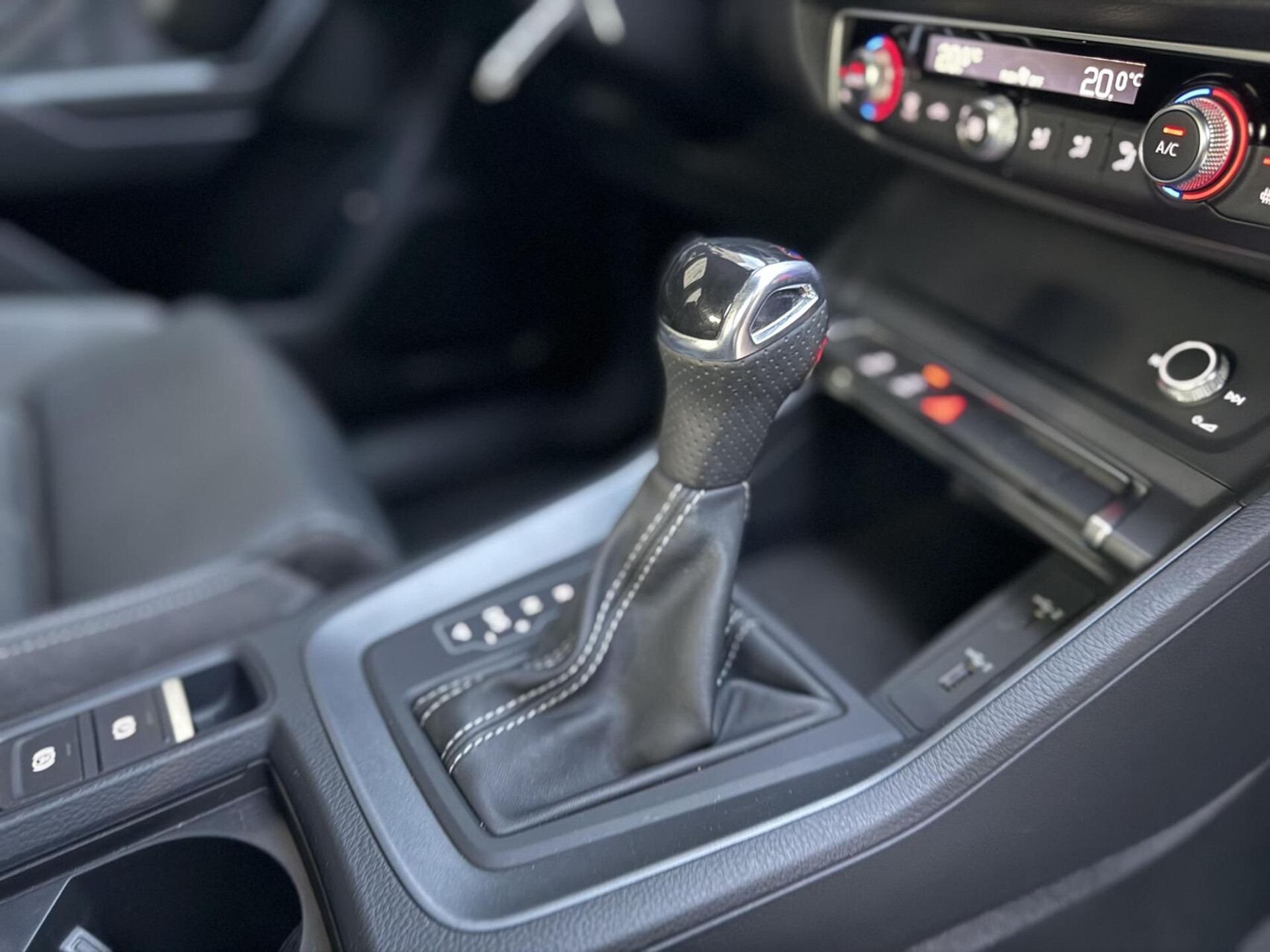 Audi Q3 40 TFSI quattro S Line Automaat | Leren bekleding | Stoelverwarming | Climate control | Cruise control | Lane assist & dode hoek detectie | Trekhaak elektrisch uitklapbaar | Parkeersensoren achter 47899966-52.jpg | Timcars.nl