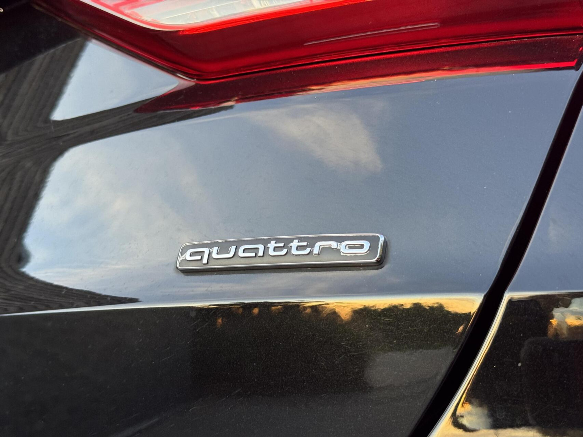 Audi Q3 40 TFSI quattro S Line Automaat | Leren bekleding | Stoelverwarming | Climate control | Cruise control | Lane assist & dode hoek detectie | Trekhaak elektrisch uitklapbaar | Parkeersensoren achter 47899966-54.jpg | Timcars.nl