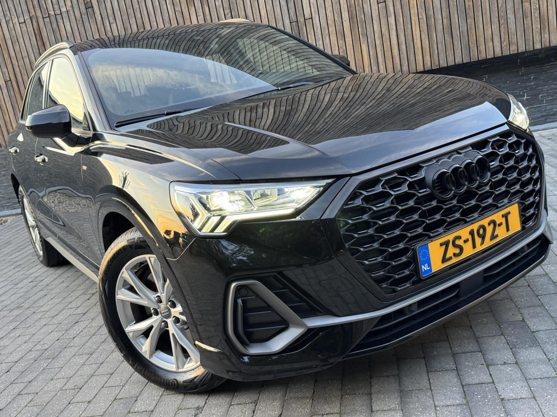 Audi Q3 40 TFSI quattro S Line Automaat | Leren bekleding | Stoelverwarming | Climate control | Cruise control | Lane assist & dode hoek detectie | Trekhaak elektrisch uitklapbaar | Parkeersensoren achter 47899966-55.jpg | Timcars.nl