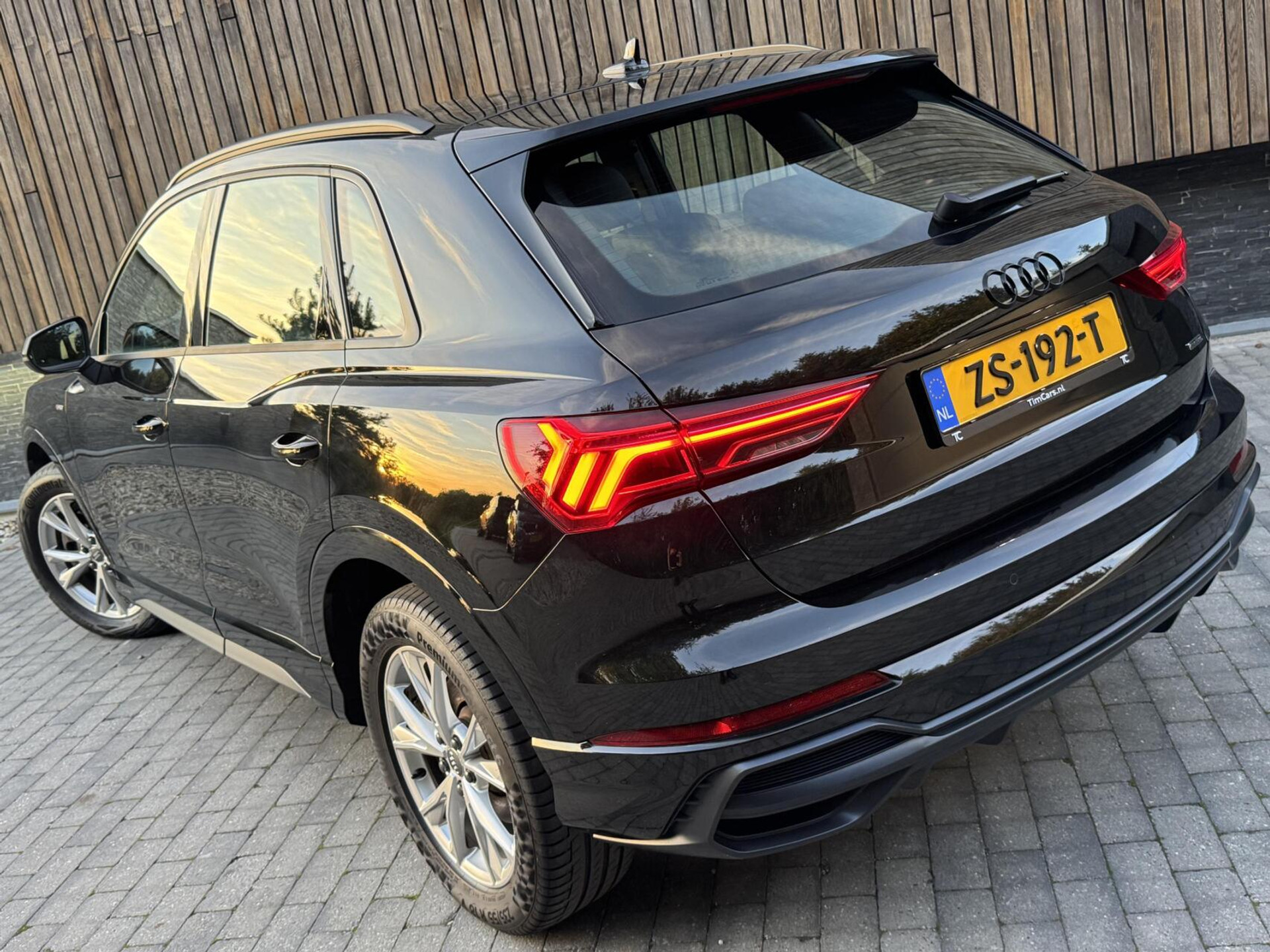 Audi Q3 40 TFSI quattro S Line Automaat | Leren bekleding | Stoelverwarming | Climate control | Cruise control | Lane assist & dode hoek detectie | Trekhaak elektrisch uitklapbaar | Parkeersensoren achter 47899966-56.jpg | Timcars.nl