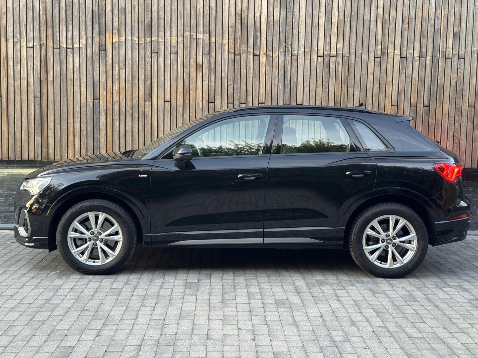 Audi Q3 40 TFSI quattro S Line Automaat | Leren bekleding | Stoelverwarming | Climate control | Cruise control | Lane assist & dode hoek detectie | Trekhaak elektrisch uitklapbaar | Parkeersensoren achter 47899966-59.jpg | Timcars.nl