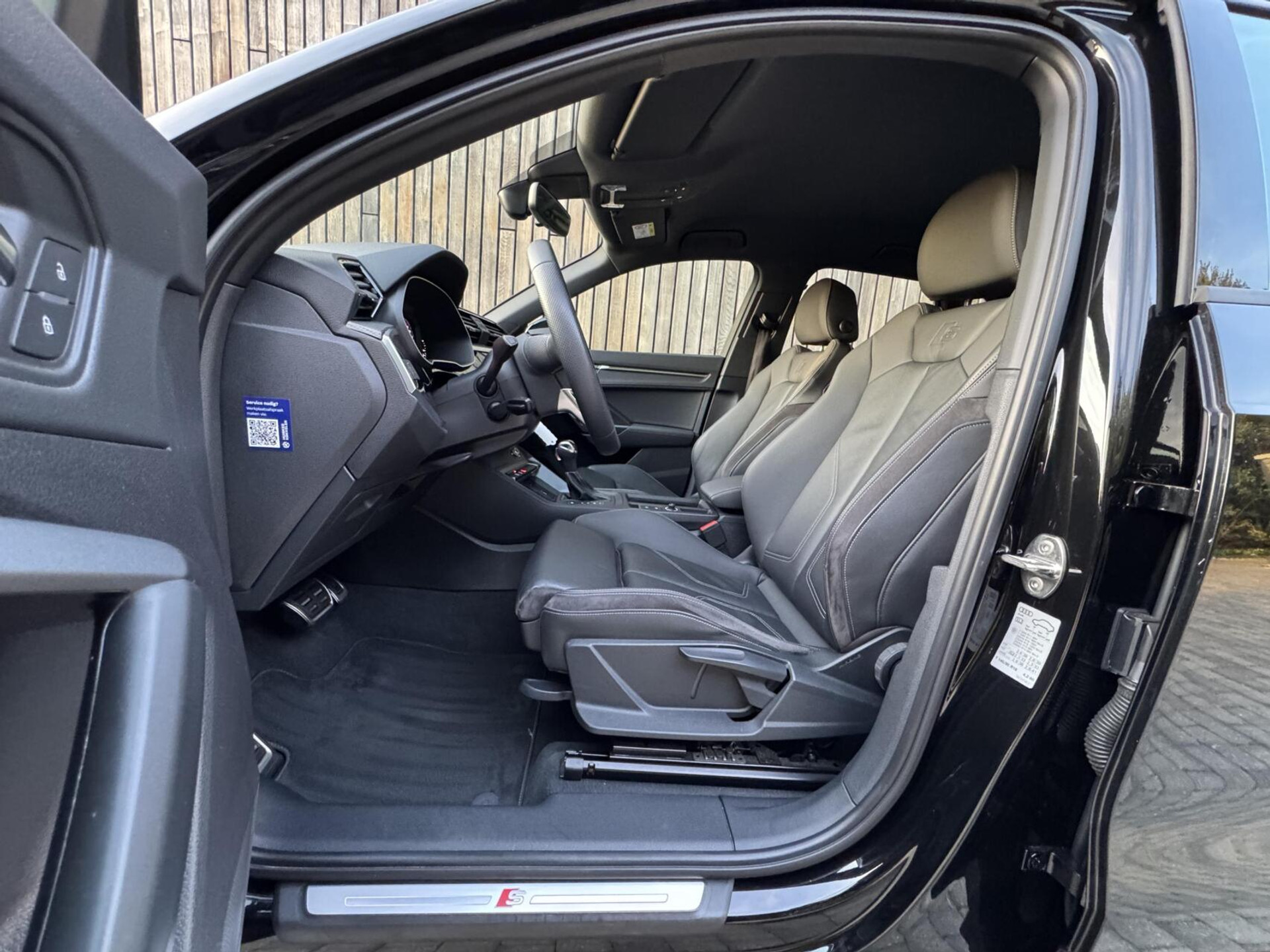 Audi Q3 40 TFSI quattro S Line Automaat | Leren bekleding | Stoelverwarming | Climate control | Cruise control | Lane assist & dode hoek detectie | Trekhaak elektrisch uitklapbaar | Parkeersensoren achter 47899966-7.jpg | Timcars.nl