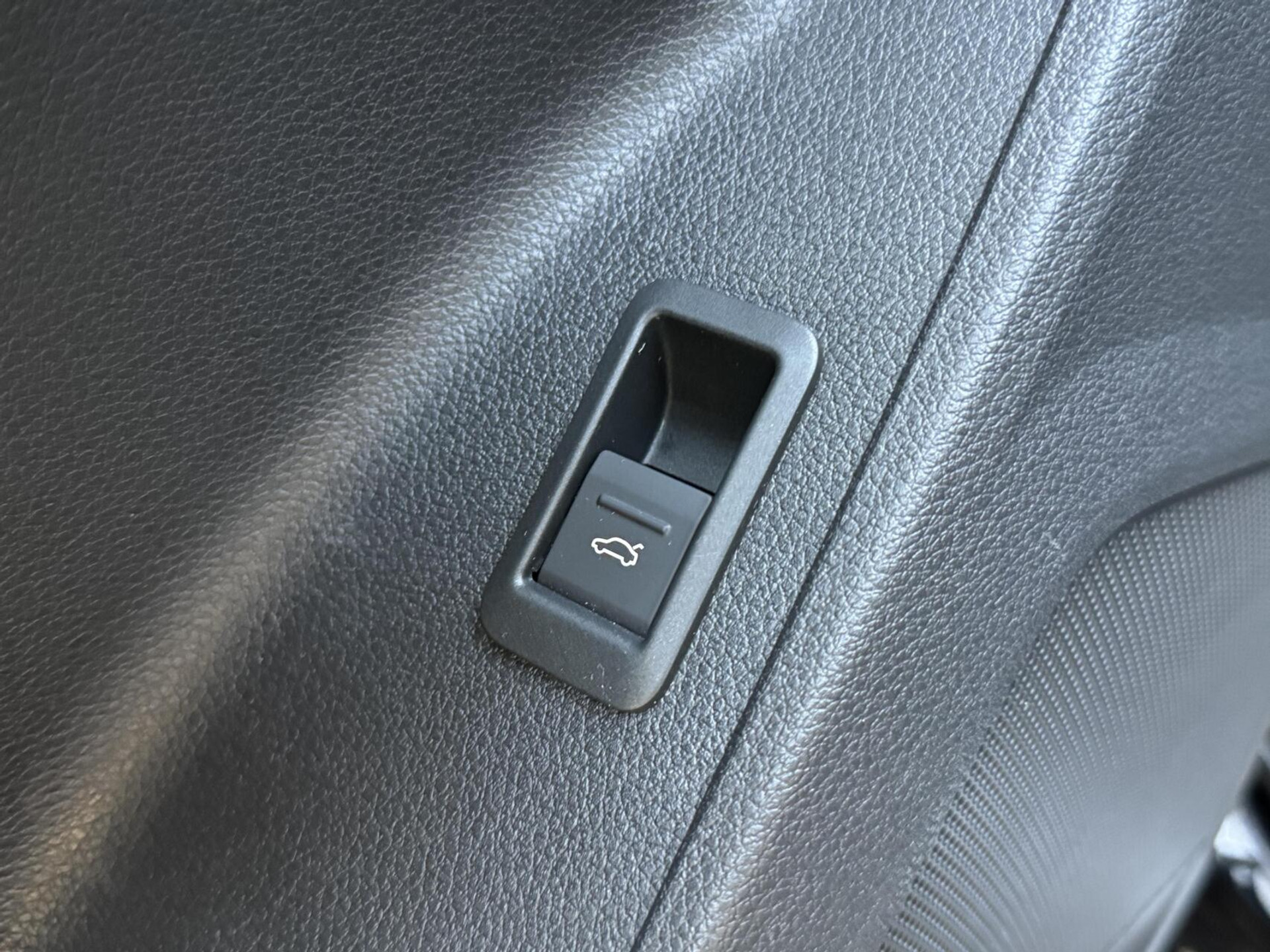 Audi Q3 40 TFSI quattro S Line Automaat | Leren bekleding | Stoelverwarming | Climate control | Cruise control | Lane assist & dode hoek detectie | Trekhaak elektrisch uitklapbaar | Parkeersensoren achter 47899966-8.jpg | Timcars.nl