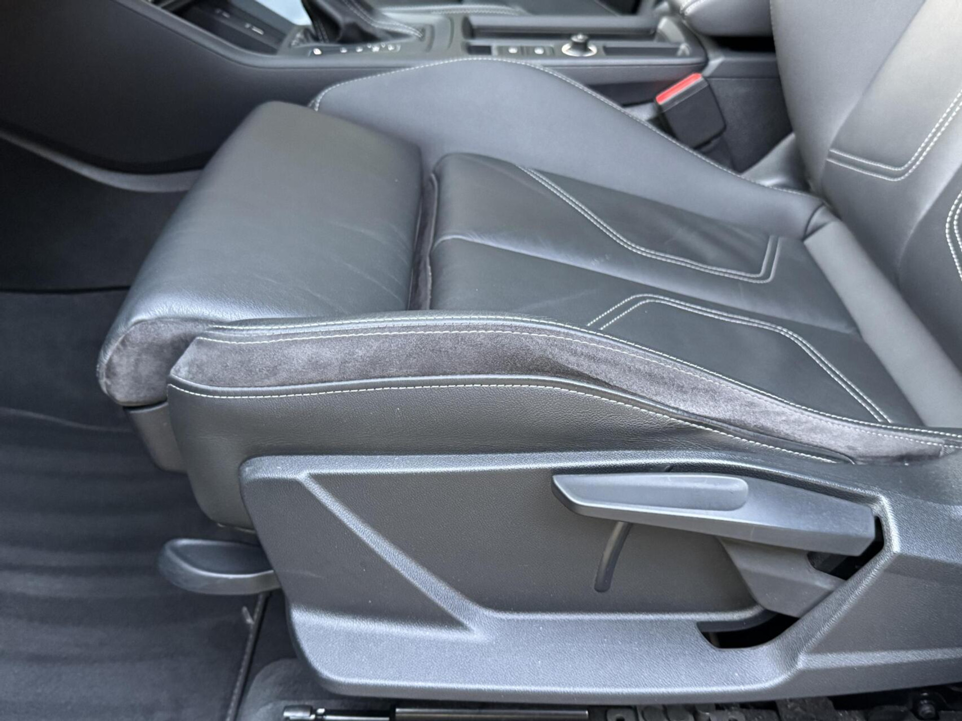 Audi Q3 40 TFSI quattro S Line Automaat | Leren bekleding | Stoelverwarming | Climate control | Cruise control | Lane assist & dode hoek detectie | Trekhaak elektrisch uitklapbaar | Parkeersensoren achter 47899966-9.jpg | Timcars.nl