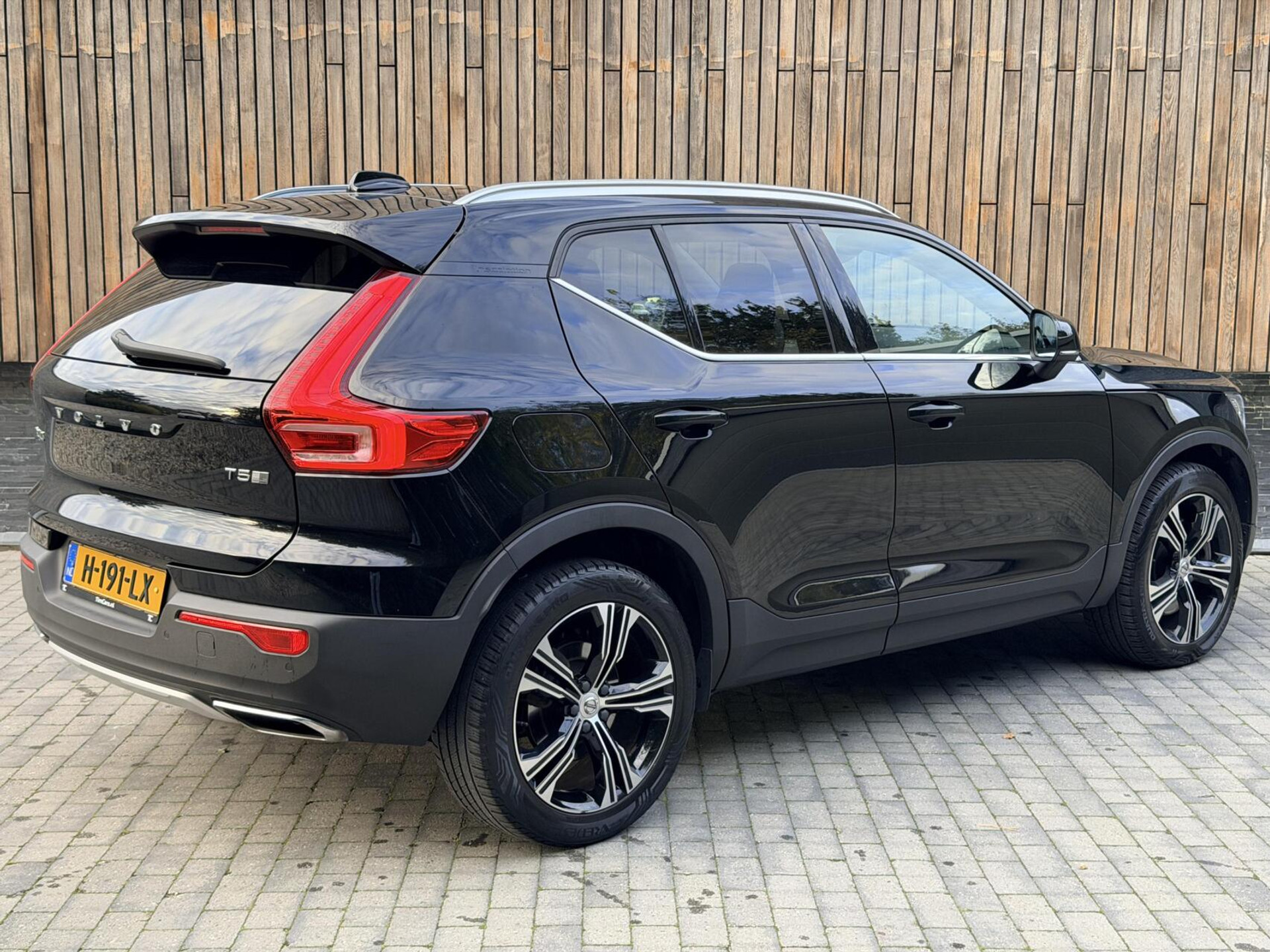Volvo XC40 1.5 T5 Twin Engine Inscription Automaat | Leren bekleding | LED verlichting | Stoelverwarming | Getint glas | 19 inch lichtmetalen velgen | Apple CarPlay | Climate & cruise control | Parkeersensoren achter 48598809-1.jpg | Timcars.nl