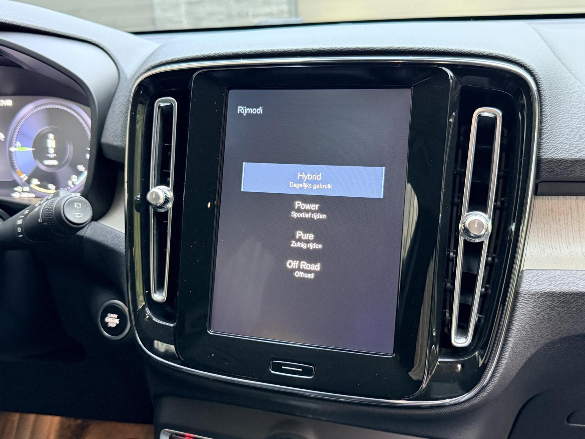 Volvo XC40 1.5 T5 Twin Engine Inscription Automaat | Leren bekleding | LED verlichting | Stoelverwarming | Getint glas | 19 inch lichtmetalen velgen | Apple CarPlay | Climate & cruise control | Parkeersensoren achter 48598809-22.jpg | Timcars.nl