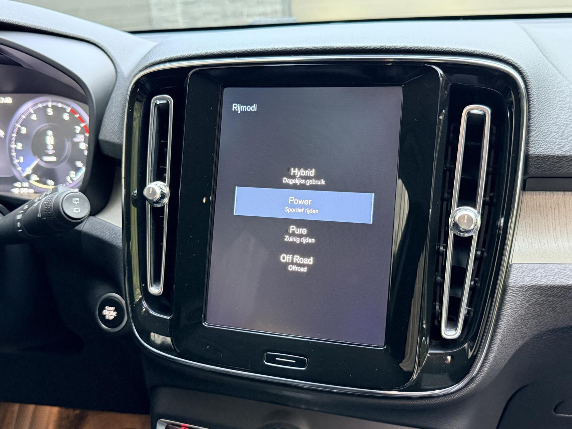 Volvo XC40 1.5 T5 Twin Engine Inscription Automaat | Leren bekleding | LED verlichting | Stoelverwarming | Getint glas | 19 inch lichtmetalen velgen | Apple CarPlay | Climate & cruise control | Parkeersensoren achter 48598809-23.jpg | Timcars.nl