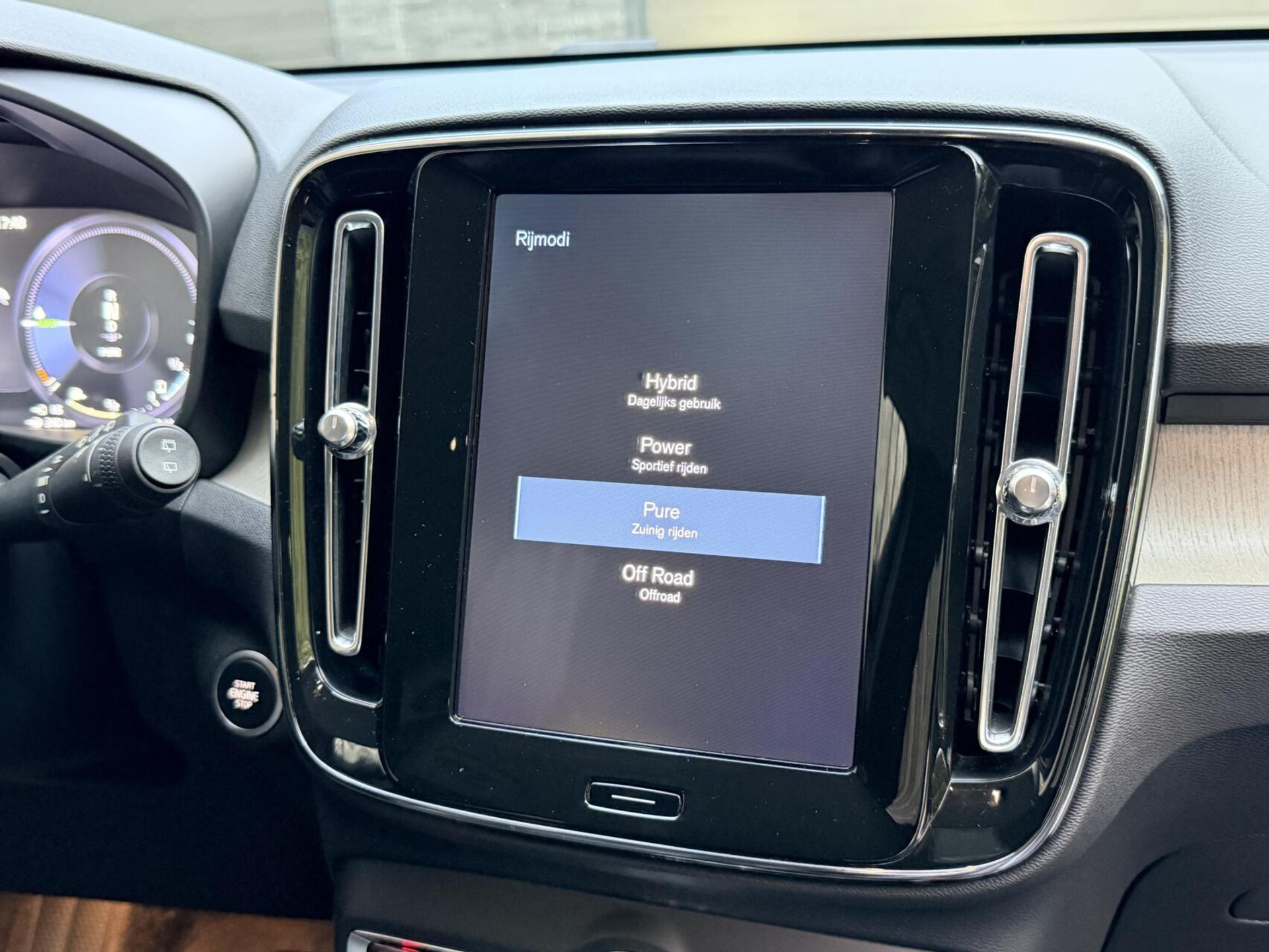 Volvo XC40 1.5 T5 Twin Engine Inscription Automaat | Leren bekleding | LED verlichting | Stoelverwarming | Getint glas | 19 inch lichtmetalen velgen | Apple CarPlay | Climate & cruise control | Parkeersensoren achter 48598809-24.jpg | Timcars.nl