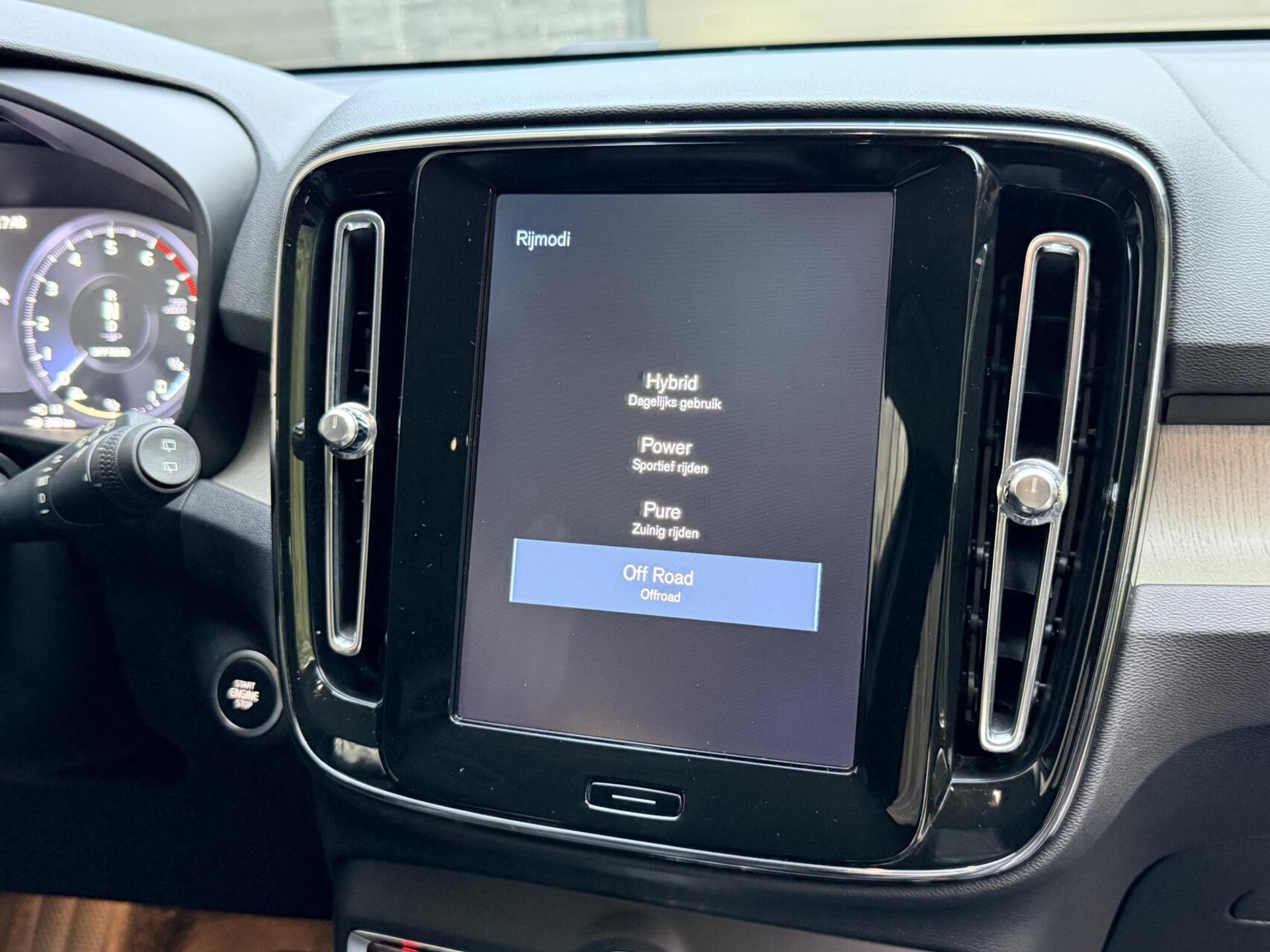 Volvo XC40 1.5 T5 Twin Engine Inscription Automaat | Leren bekleding | LED verlichting | Stoelverwarming | Getint glas | 19 inch lichtmetalen velgen | Apple CarPlay | Climate & cruise control | Parkeersensoren achter 48598809-25.jpg | Timcars.nl