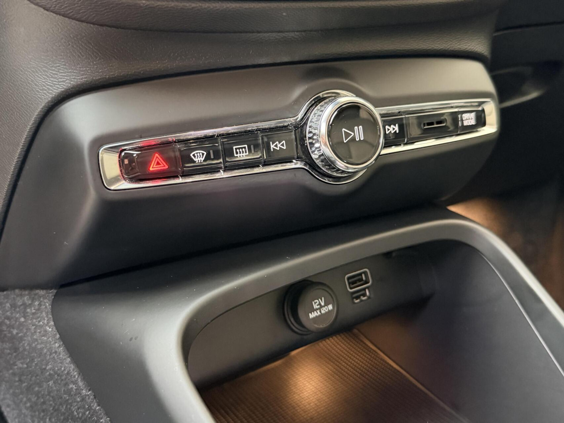 Volvo XC40 1.5 T5 Twin Engine Inscription Automaat | Leren bekleding | LED verlichting | Stoelverwarming | Getint glas | 19 inch lichtmetalen velgen | Apple CarPlay | Climate & cruise control | Parkeersensoren achter 48598809-28.jpg | Timcars.nl