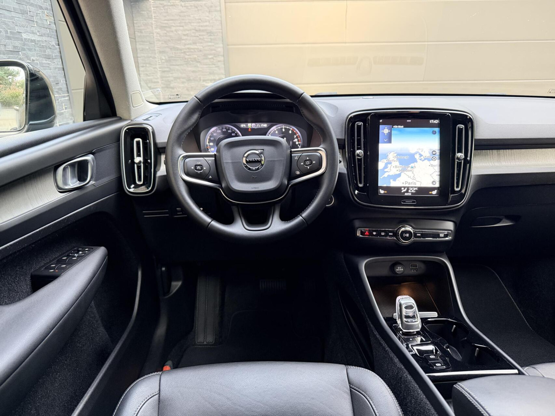 Volvo XC40 1.5 T5 Twin Engine Inscription Automaat | Leren bekleding | LED verlichting | Stoelverwarming | Getint glas | 19 inch lichtmetalen velgen | Apple CarPlay | Climate & cruise control | Parkeersensoren achter 48598809-31.jpg | Timcars.nl
