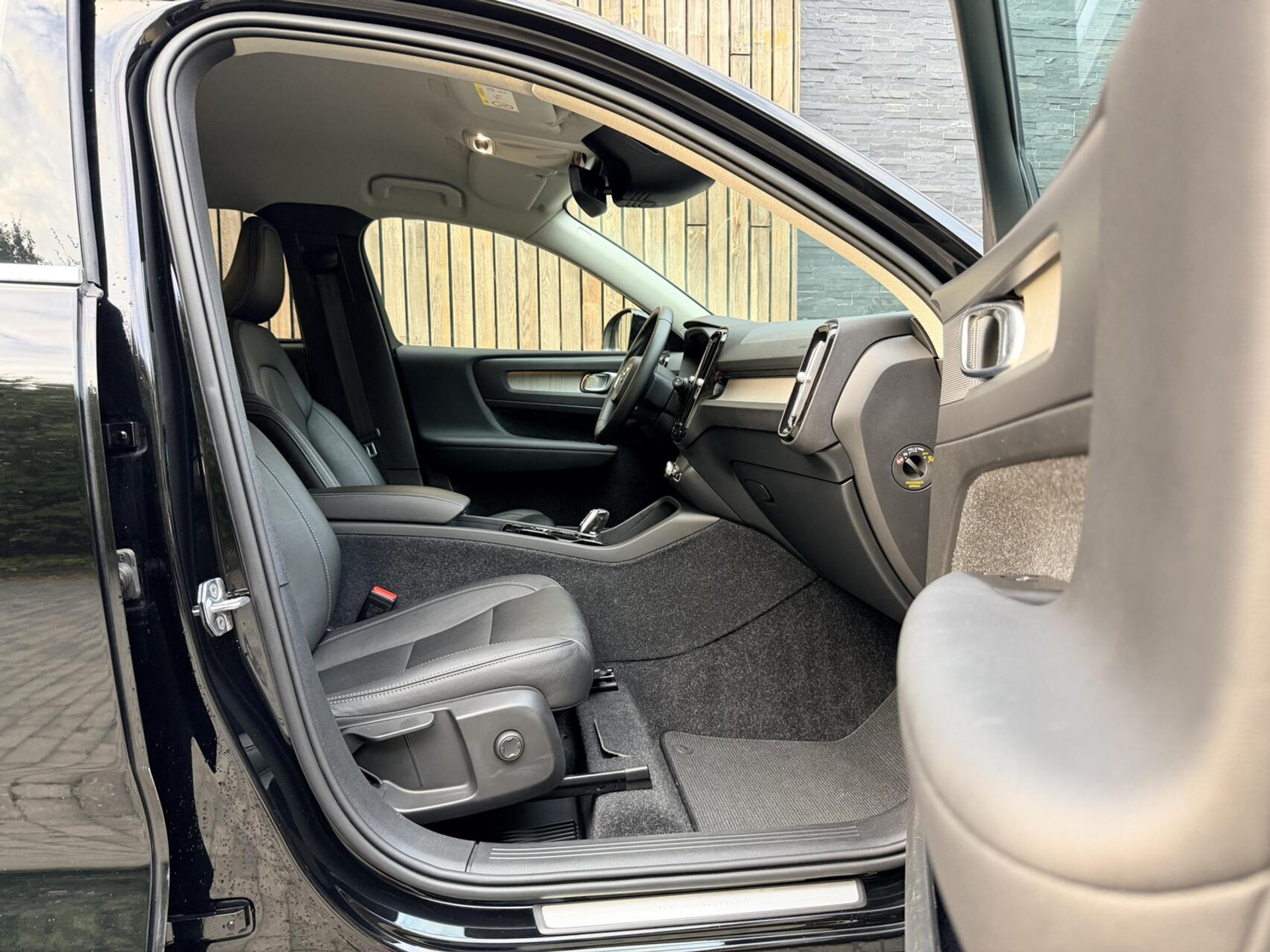 Volvo XC40 1.5 T5 Twin Engine Inscription Automaat | Leren bekleding | LED verlichting | Stoelverwarming | Getint glas | 19 inch lichtmetalen velgen | Apple CarPlay | Climate & cruise control | Parkeersensoren achter 48598809-36.jpg | Timcars.nl