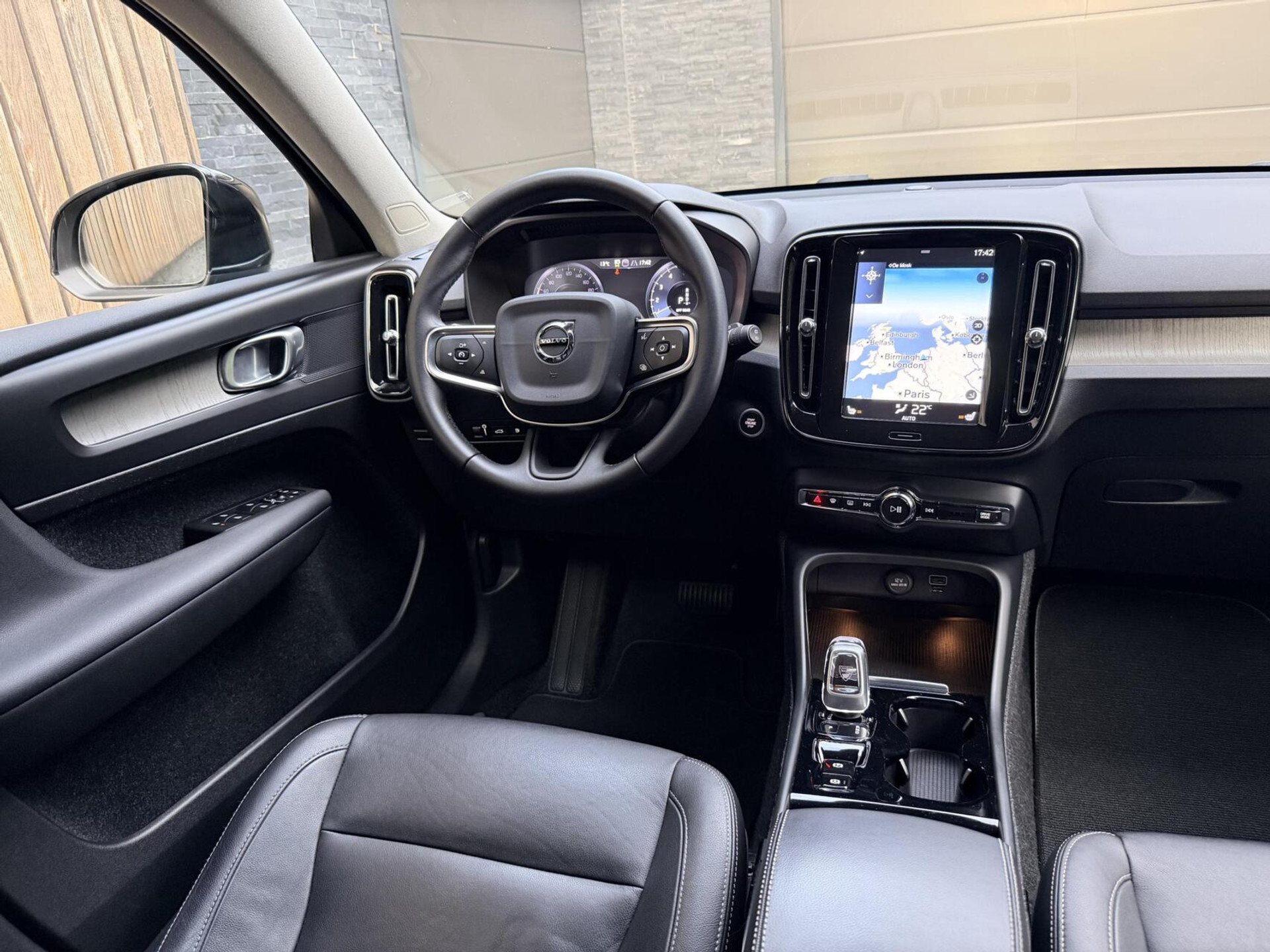 Volvo XC40 1.5 T5 Twin Engine Inscription Automaat | Leren bekleding | LED verlichting | Stoelverwarming | Getint glas | 19 inch lichtmetalen velgen | Apple CarPlay | Climate & cruise control | Parkeersensoren achter 48598809-5.jpg | Timcars.nl