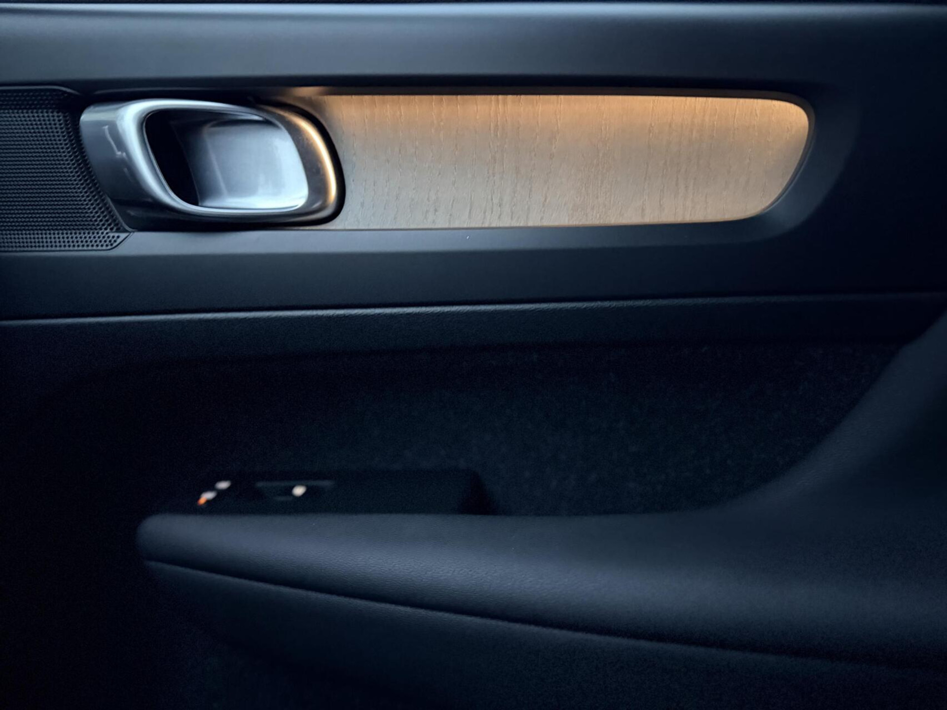 Volvo XC40 1.5 T5 Twin Engine Inscription Automaat | Leren bekleding | LED verlichting | Stoelverwarming | Getint glas | 19 inch lichtmetalen velgen | Apple CarPlay | Climate & cruise control | Parkeersensoren achter 48598809-50.jpg | Timcars.nl