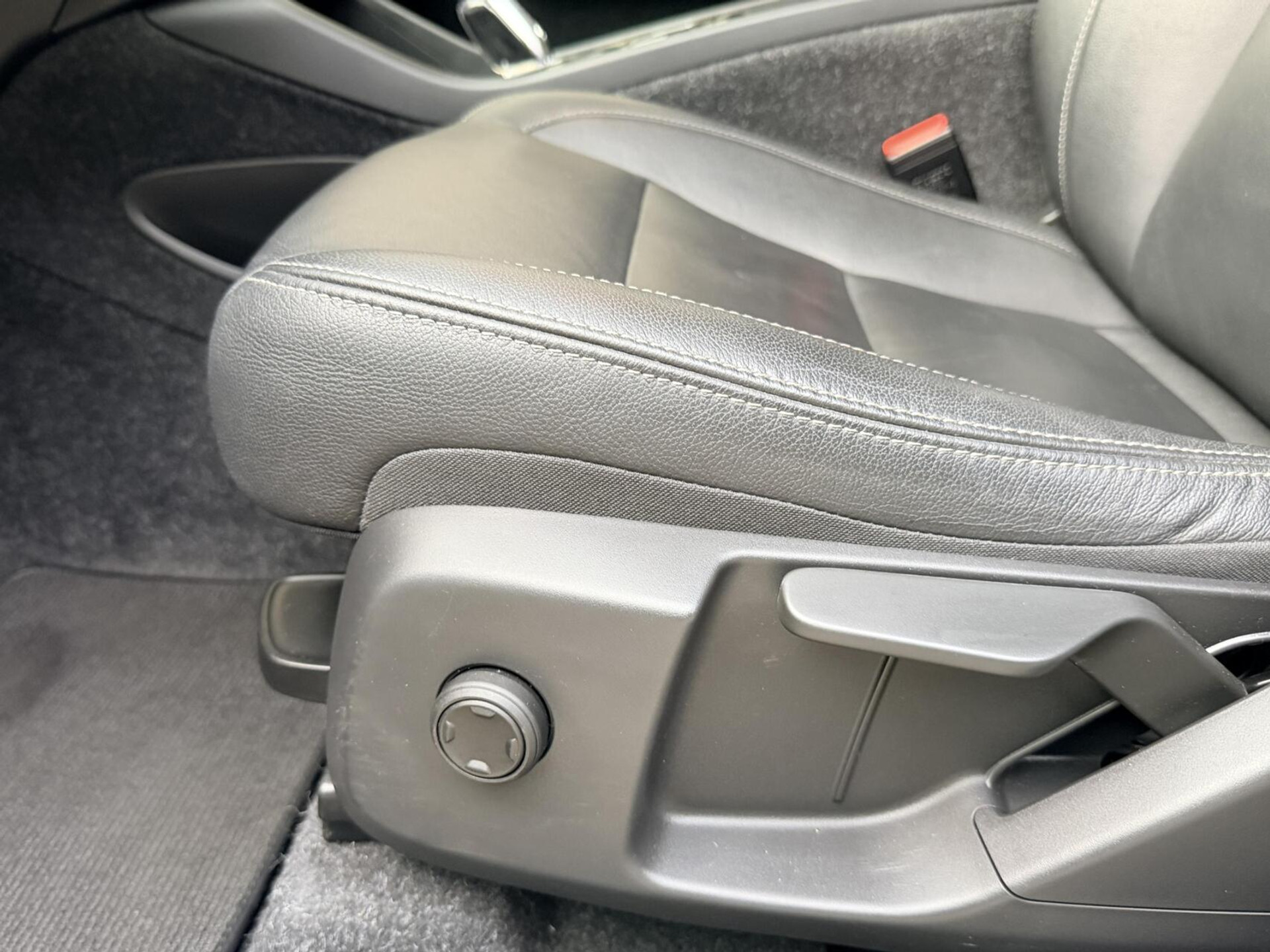 Volvo XC40 1.5 T5 Twin Engine Inscription Automaat | Leren bekleding | LED verlichting | Stoelverwarming | Getint glas | 19 inch lichtmetalen velgen | Apple CarPlay | Climate & cruise control | Parkeersensoren achter 48598809-8.jpg | Timcars.nl