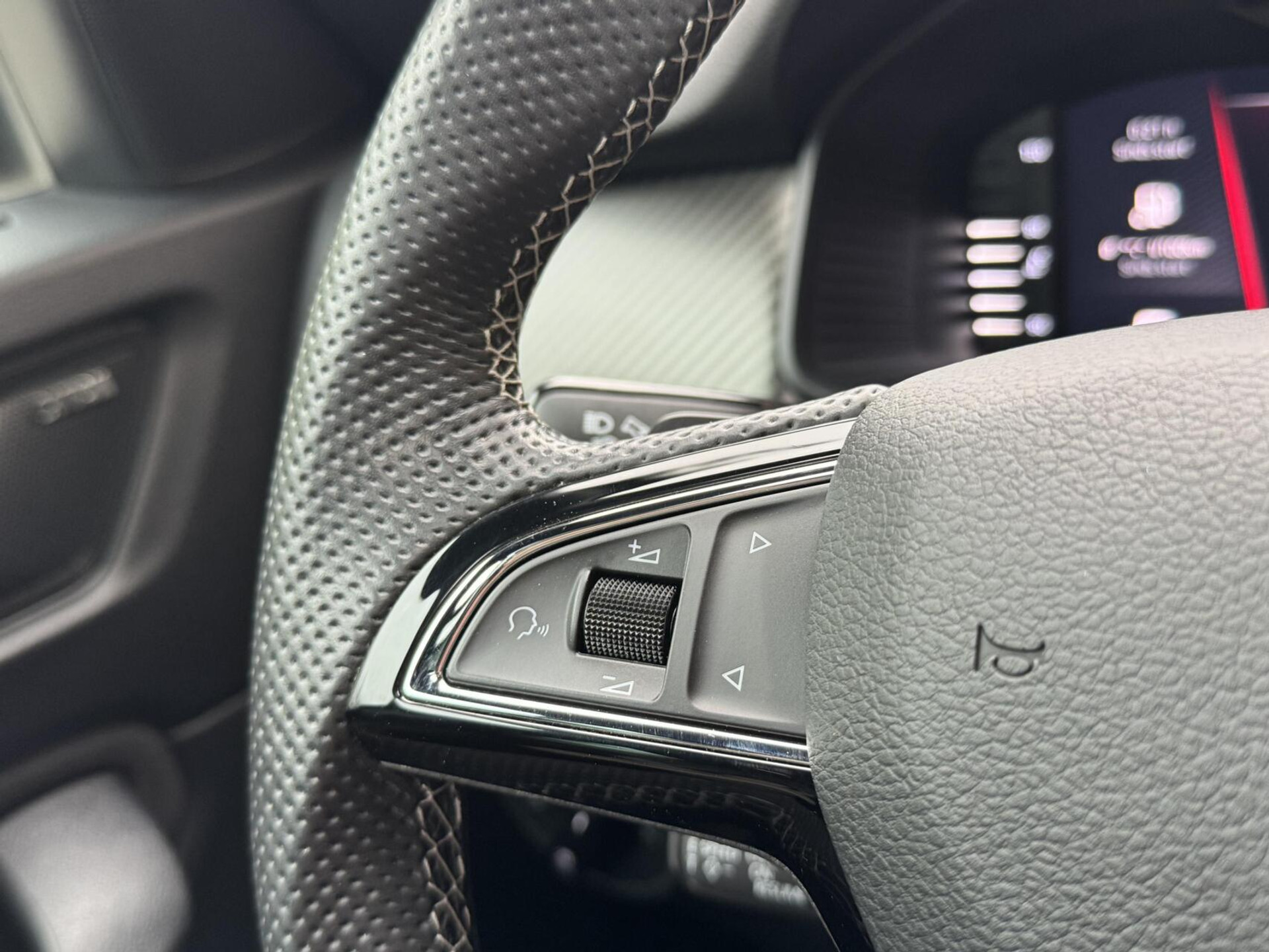 Škoda Kodiaq 1.5 TSI Sportline Automaat | Panoramadak | ACC adaptieve cruise control | 20 inch lichtmetalen velgen | Dodehoek detectie | LED koplampen | Canton HiFi | Keyless Entry&Start | Parkeersensoren voor en achter | Achteruitrijcamera 48650985-11.jpg | Timcars.nl