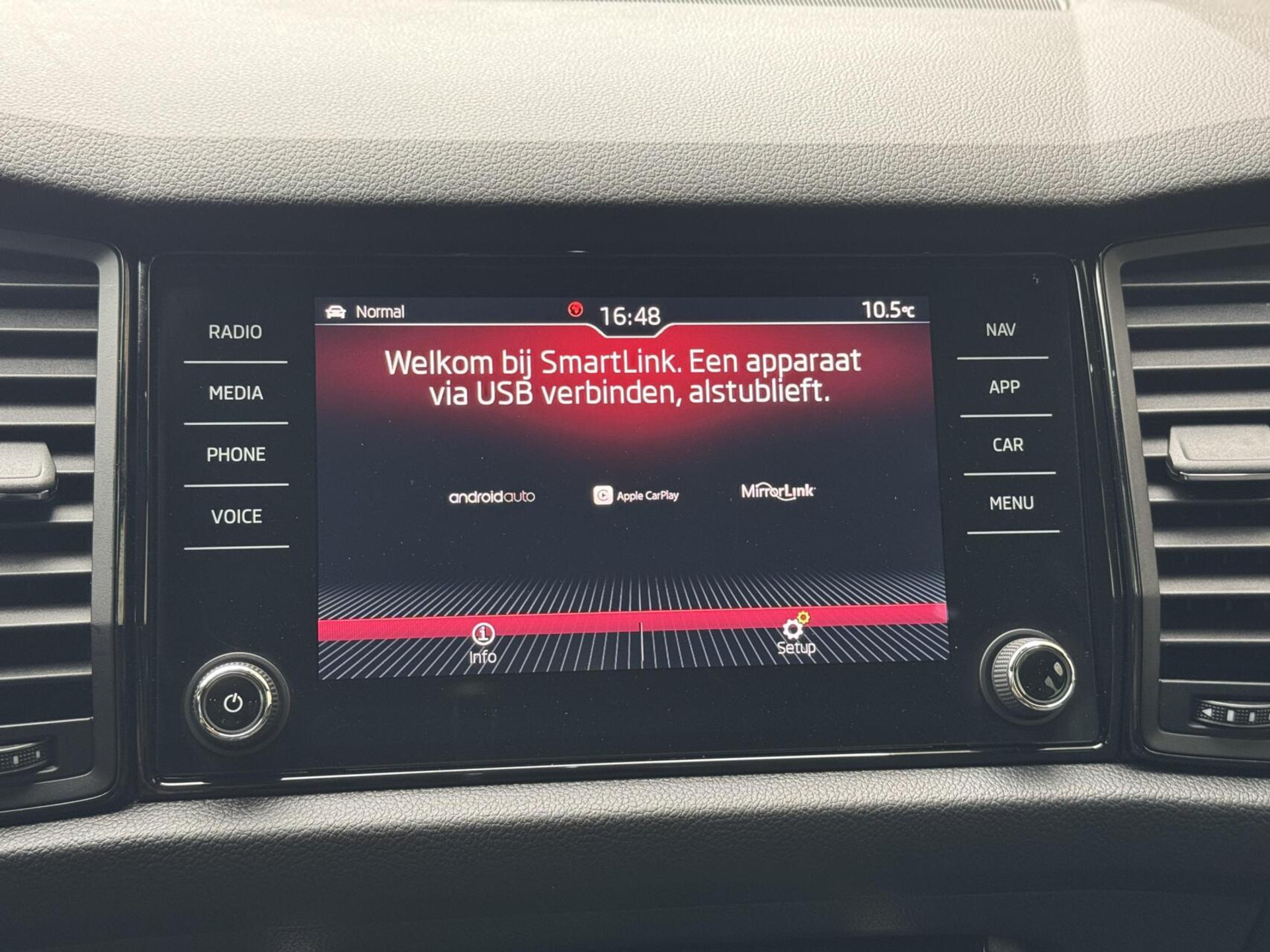 Škoda Kodiaq 1.5 TSI Sportline Automaat | Panoramadak | ACC adaptieve cruise control | 20 inch lichtmetalen velgen | Dodehoek detectie | LED koplampen | Canton HiFi | Keyless Entry&Start | Parkeersensoren voor en achter | Achteruitrijcamera 48650985-19.jpg | Timcars.nl