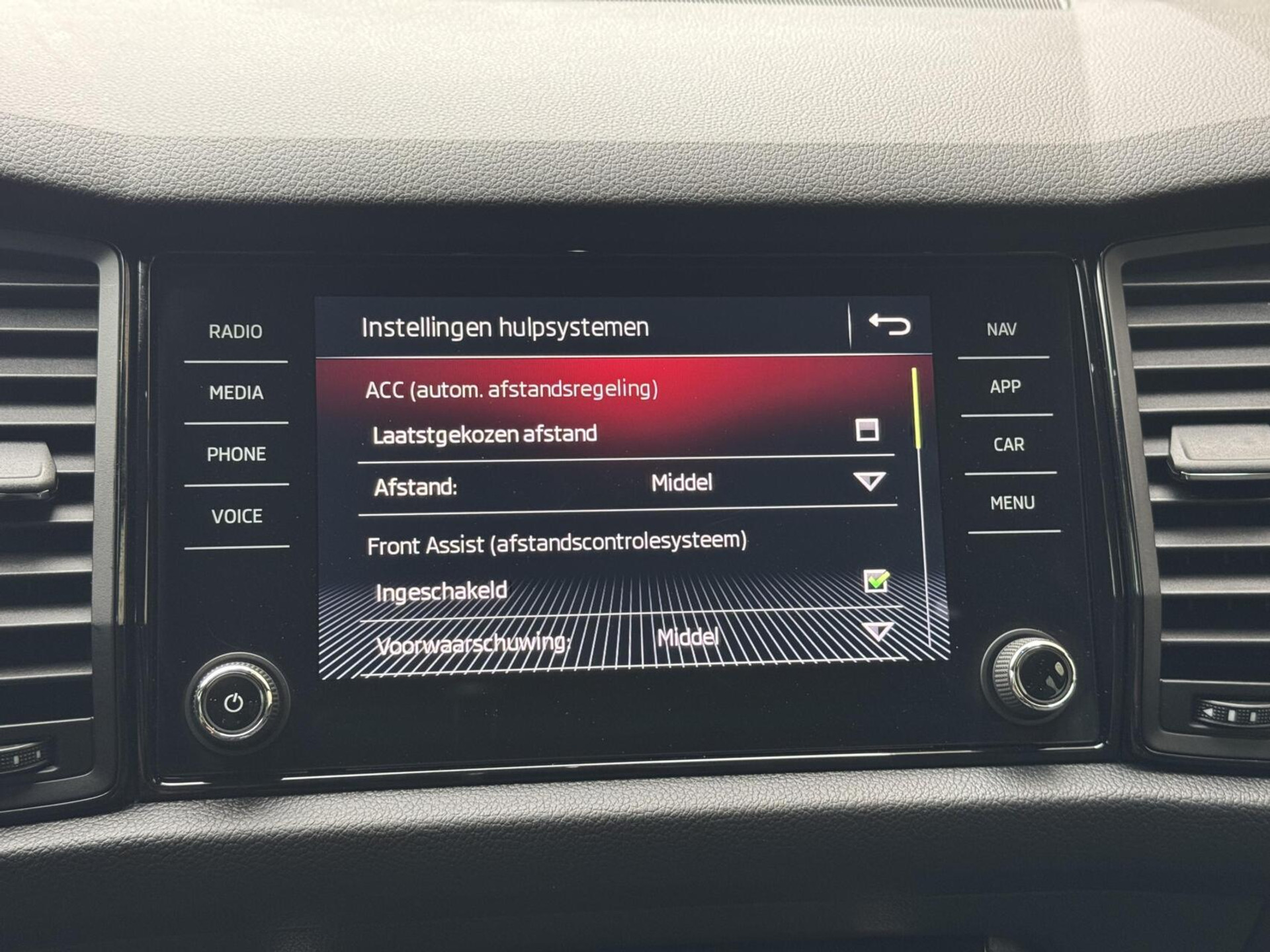 Škoda Kodiaq 1.5 TSI Sportline Automaat | Panoramadak | ACC adaptieve cruise control | 20 inch lichtmetalen velgen | Dodehoek detectie | LED koplampen | Canton HiFi | Keyless Entry&Start | Parkeersensoren voor en achter | Achteruitrijcamera 48650985-30.jpg | Timcars.nl