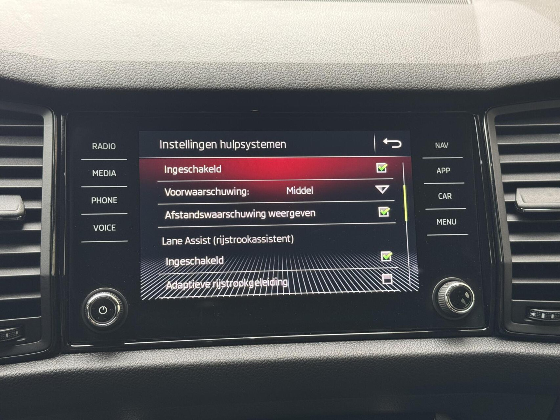 Škoda Kodiaq 1.5 TSI Sportline Automaat | Panoramadak | ACC adaptieve cruise control | 20 inch lichtmetalen velgen | Dodehoek detectie | LED koplampen | Canton HiFi | Keyless Entry&Start | Parkeersensoren voor en achter | Achteruitrijcamera 48650985-31.jpg | Timcars.nl