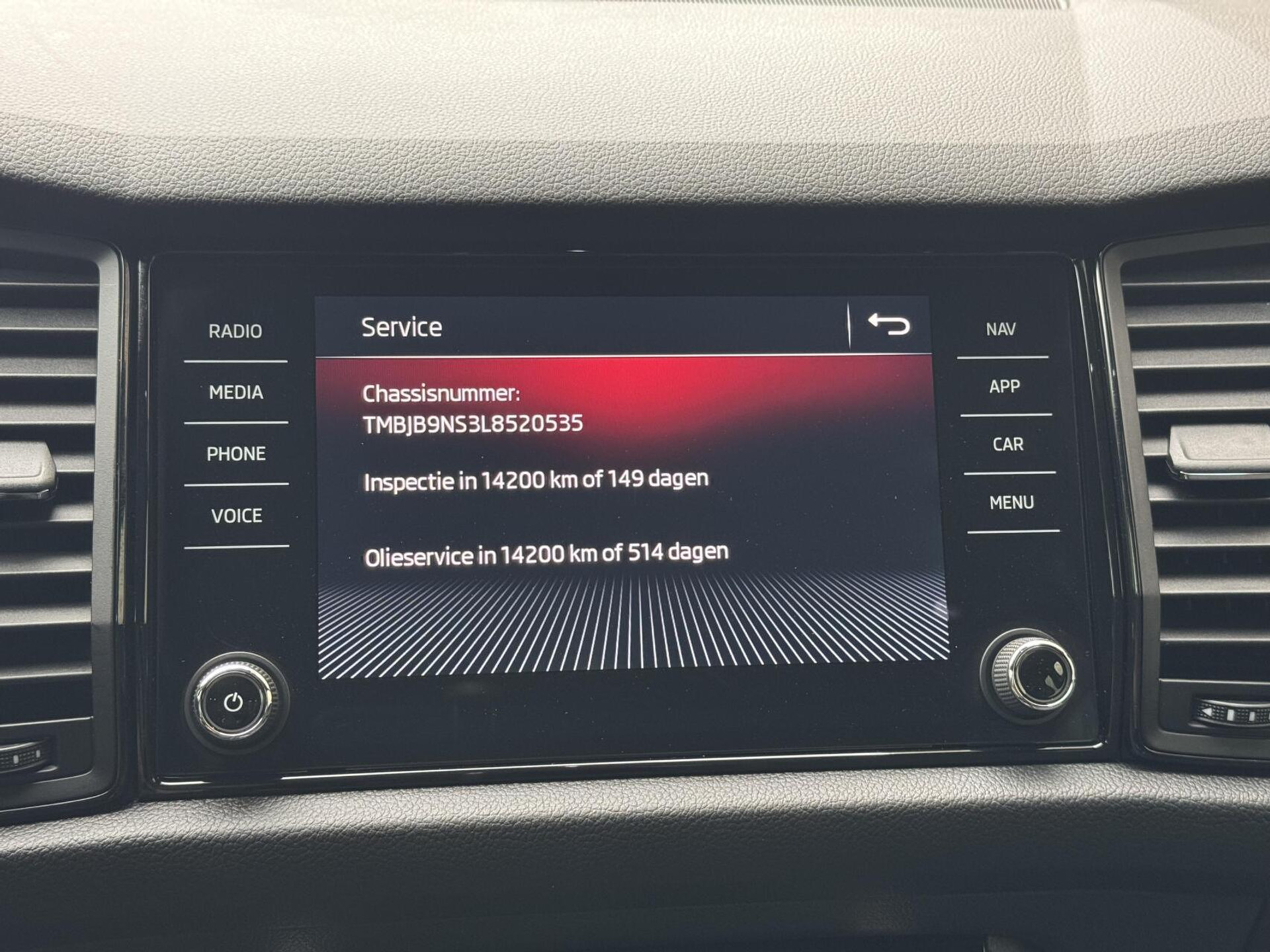 Škoda Kodiaq 1.5 TSI Sportline Automaat | Panoramadak | ACC adaptieve cruise control | 20 inch lichtmetalen velgen | Dodehoek detectie | LED koplampen | Canton HiFi | Keyless Entry&Start | Parkeersensoren voor en achter | Achteruitrijcamera 48650985-35.jpg | Timcars.nl