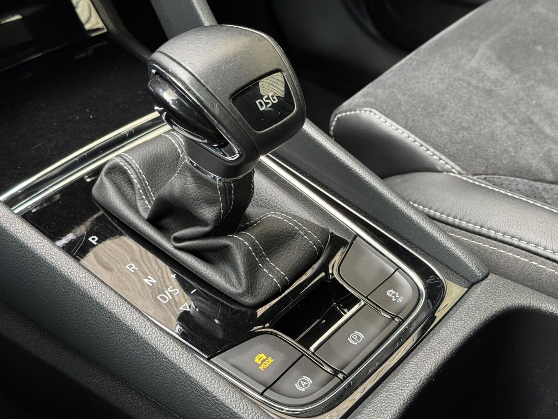 Škoda Kodiaq 1.5 TSI Sportline Automaat | Panoramadak | ACC adaptieve cruise control | 20 inch lichtmetalen velgen | Dodehoek detectie | LED koplampen | Canton HiFi | Keyless Entry&Start | Parkeersensoren voor en achter | Achteruitrijcamera 48650985-38.jpg | Timcars.nl