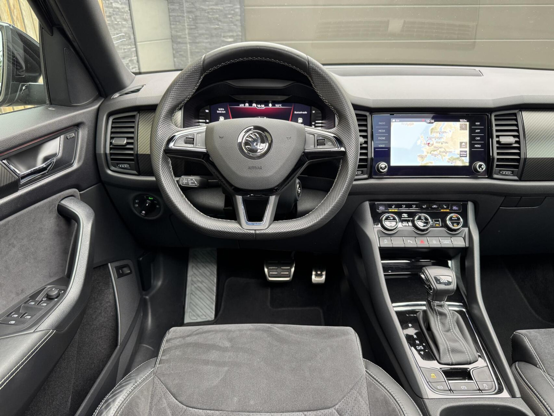 Škoda Kodiaq 1.5 TSI Sportline Automaat | Panoramadak | ACC adaptieve cruise control | 20 inch lichtmetalen velgen | Dodehoek detectie | LED koplampen | Canton HiFi | Keyless Entry&Start | Parkeersensoren voor en achter | Achteruitrijcamera 48650985-40.jpg | Timcars.nl