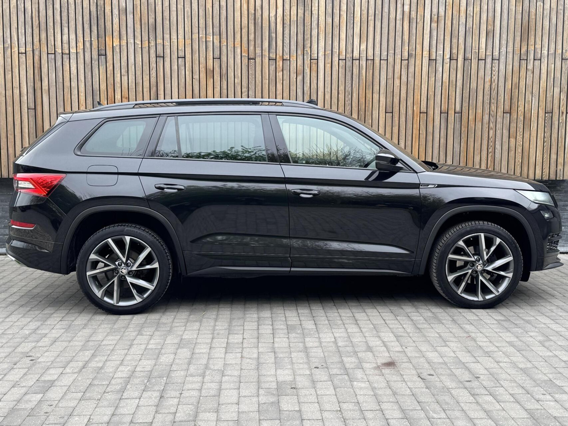 Škoda Kodiaq 1.5 TSI Sportline Automaat | Panoramadak | ACC adaptieve cruise control | 20 inch lichtmetalen velgen | Dodehoek detectie | LED koplampen | Canton HiFi | Keyless Entry&Start | Parkeersensoren voor en achter | Achteruitrijcamera 48650985-42.jpg | Timcars.nl