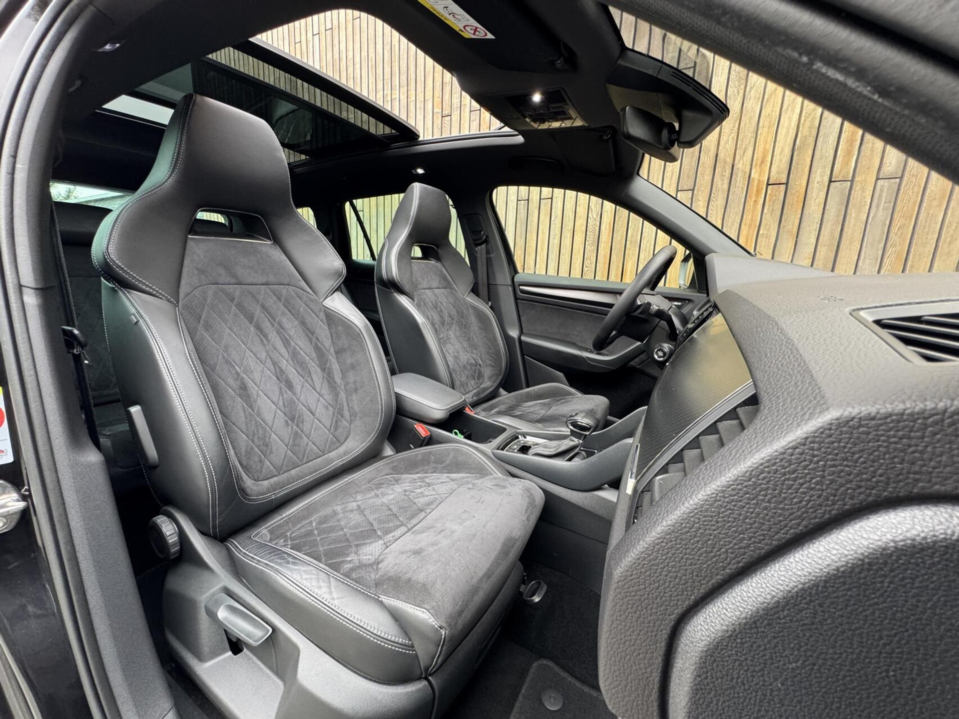 Škoda Kodiaq 1.5 TSI Sportline Automaat | Panoramadak | ACC adaptieve cruise control | 20 inch lichtmetalen velgen | Dodehoek detectie | LED koplampen | Canton HiFi | Keyless Entry&Start | Parkeersensoren voor en achter | Achteruitrijcamera 48650985-46.jpg | Timcars.nl