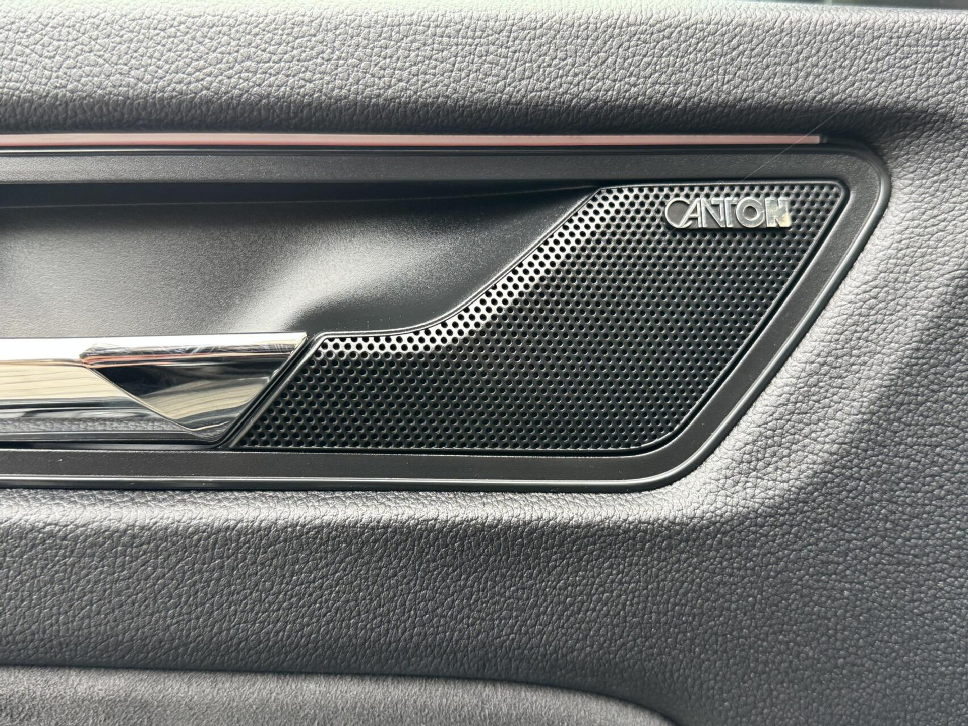 Škoda Kodiaq 1.5 TSI Sportline Automaat | Panoramadak | ACC adaptieve cruise control | 20 inch lichtmetalen velgen | Dodehoek detectie | LED koplampen | Canton HiFi | Keyless Entry&Start | Parkeersensoren voor en achter | Achteruitrijcamera 48650985-5.jpg | Timcars.nl