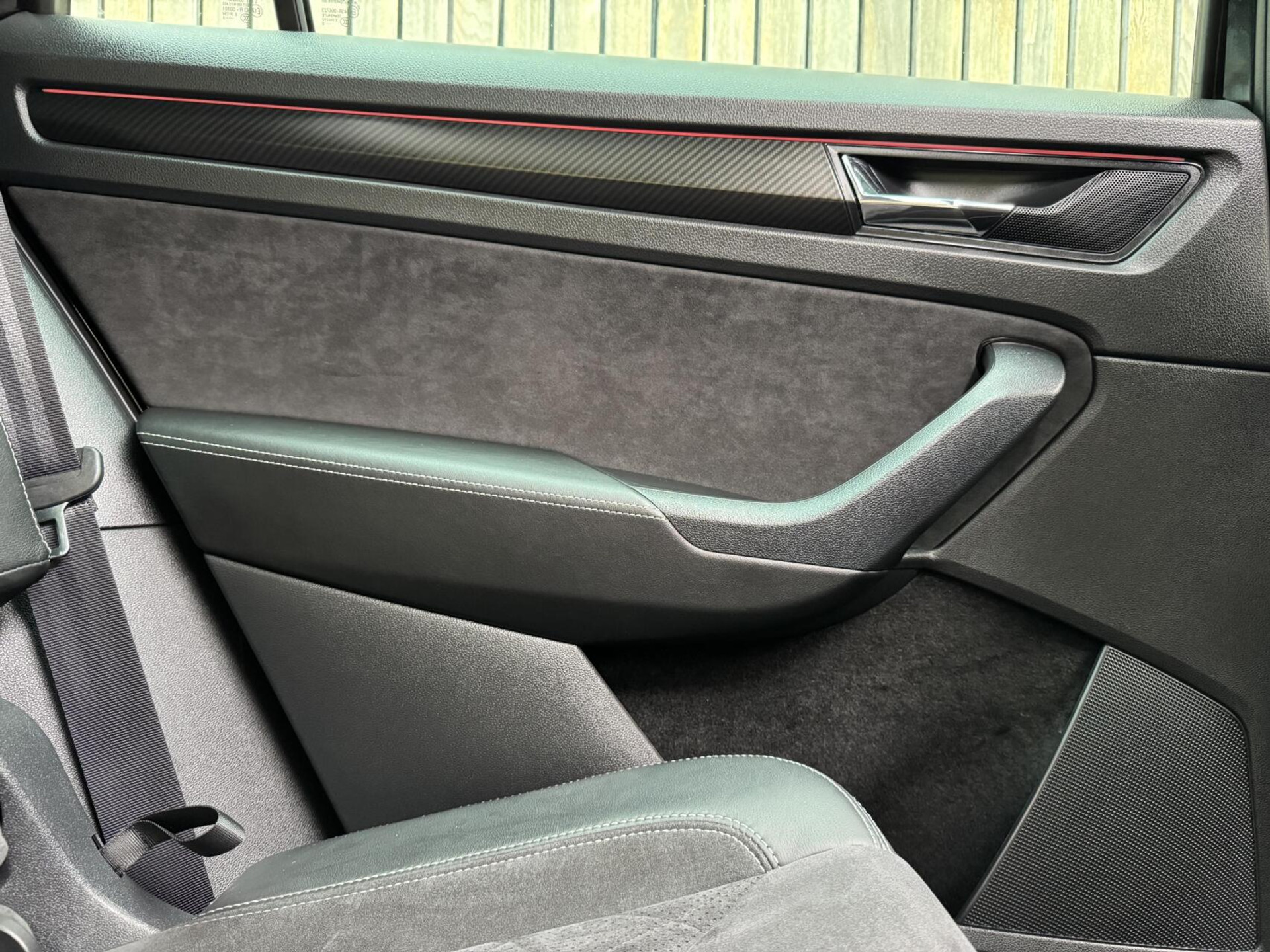 Škoda Kodiaq 1.5 TSI Sportline Automaat | Panoramadak | ACC adaptieve cruise control | 20 inch lichtmetalen velgen | Dodehoek detectie | LED koplampen | Canton HiFi | Keyless Entry&Start | Parkeersensoren voor en achter | Achteruitrijcamera 48650985-51.jpg | Timcars.nl