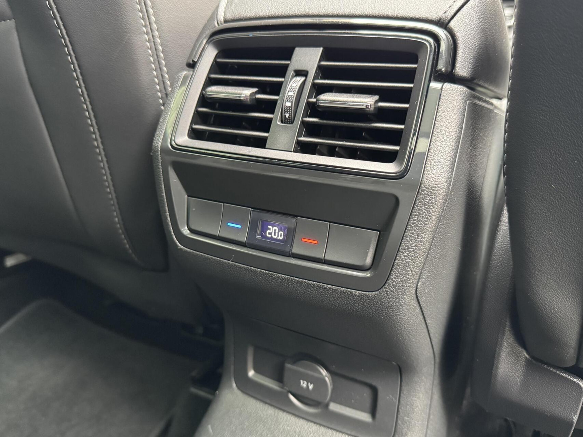 Škoda Kodiaq 1.5 TSI Sportline Automaat | Panoramadak | ACC adaptieve cruise control | 20 inch lichtmetalen velgen | Dodehoek detectie | LED koplampen | Canton HiFi | Keyless Entry&Start | Parkeersensoren voor en achter | Achteruitrijcamera 48650985-53.jpg | Timcars.nl