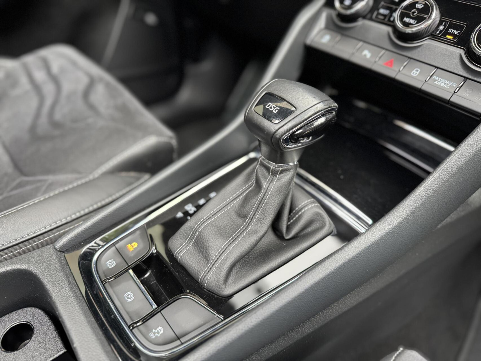 Škoda Kodiaq 1.5 TSI Sportline Automaat | Panoramadak | ACC adaptieve cruise control | 20 inch lichtmetalen velgen | Dodehoek detectie | LED koplampen | Canton HiFi | Keyless Entry&Start | Parkeersensoren voor en achter | Achteruitrijcamera 48650985-60.jpg | Timcars.nl