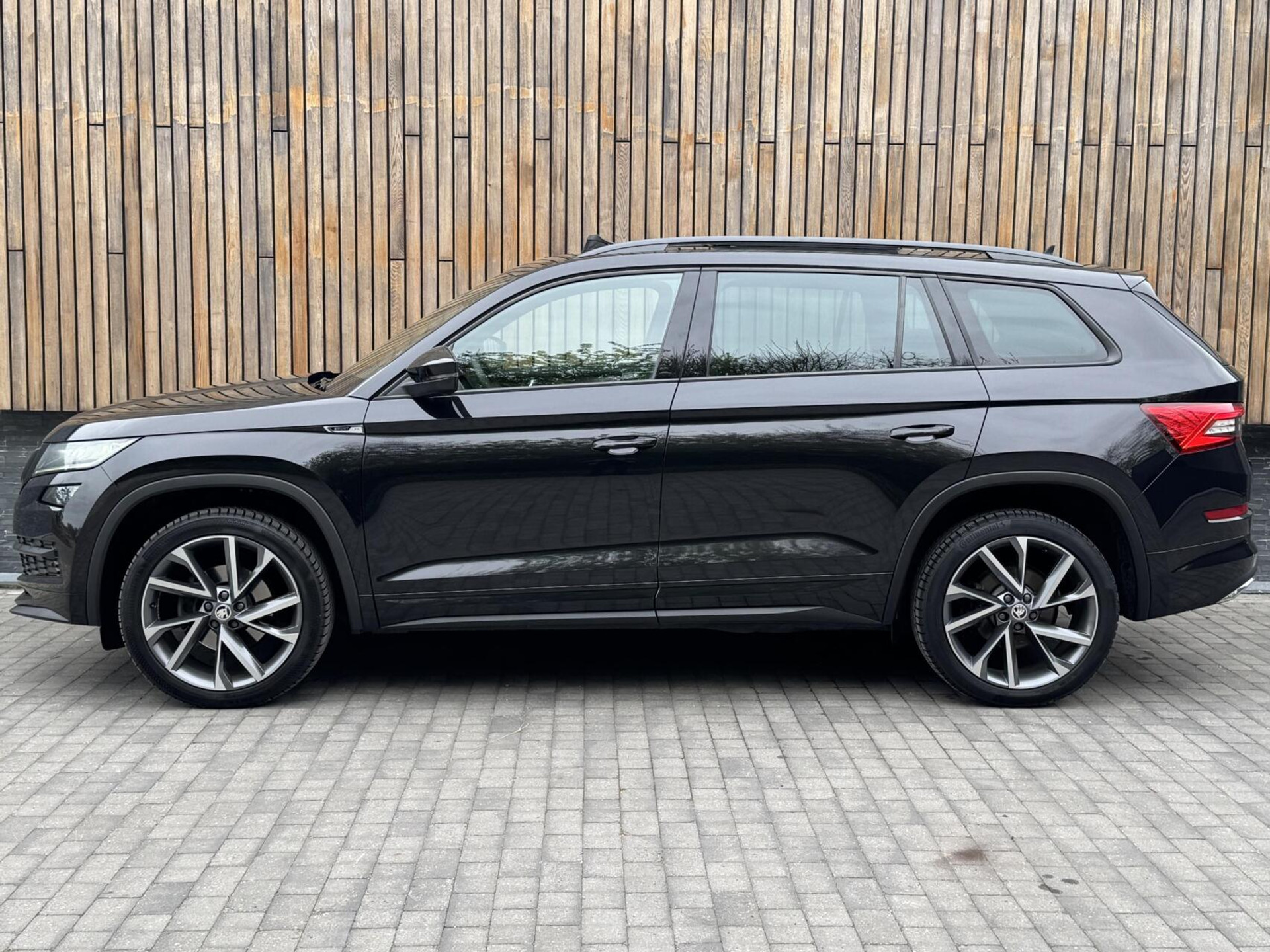 Škoda Kodiaq 1.5 TSI Sportline Automaat | Panoramadak | ACC adaptieve cruise control | 20 inch lichtmetalen velgen | Dodehoek detectie | LED koplampen | Canton HiFi | Keyless Entry&Start | Parkeersensoren voor en achter | Achteruitrijcamera 48650985-66.jpg | Timcars.nl