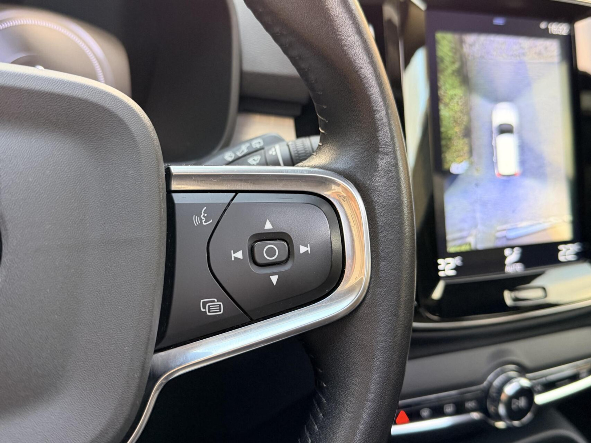 Volvo XC40 1.5 T4 Recharge R-Design Automaat | Panoramadak | LED verlichting | Sportstoelen leer | DAB | Apple CarPlay | 360 graden camera | Cruise control adaptief & Pilot Assist | harman/kardon Audio | Parkeersensoren voor en achter 48727679-11.jpg | Timcars.nl