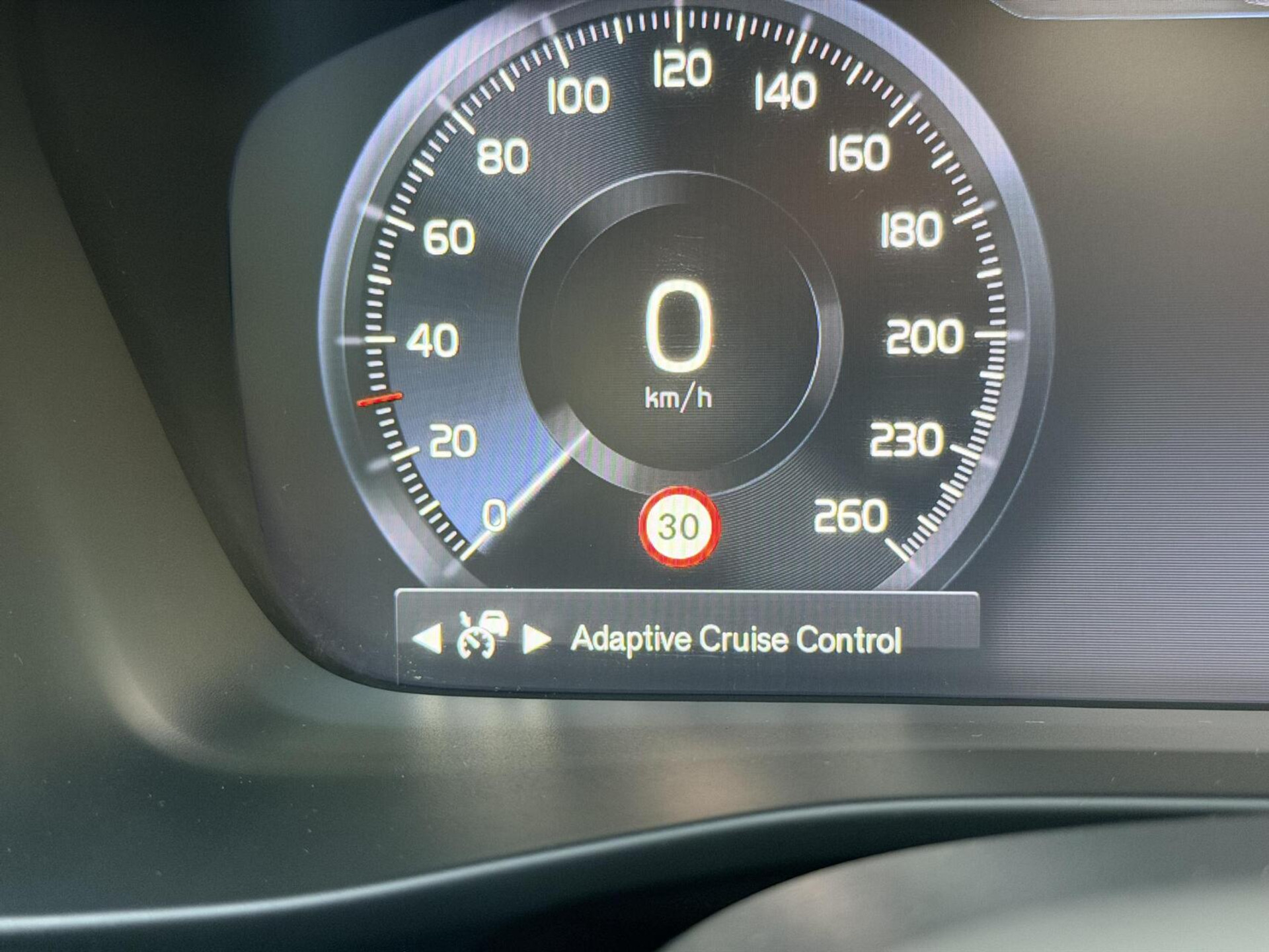 Volvo XC40 1.5 T4 Recharge R-Design Automaat | Panoramadak | LED verlichting | Sportstoelen leer | DAB | Apple CarPlay | 360 graden camera | Cruise control adaptief & Pilot Assist | harman/kardon Audio | Parkeersensoren voor en achter 48727679-12.jpg | Timcars.nl